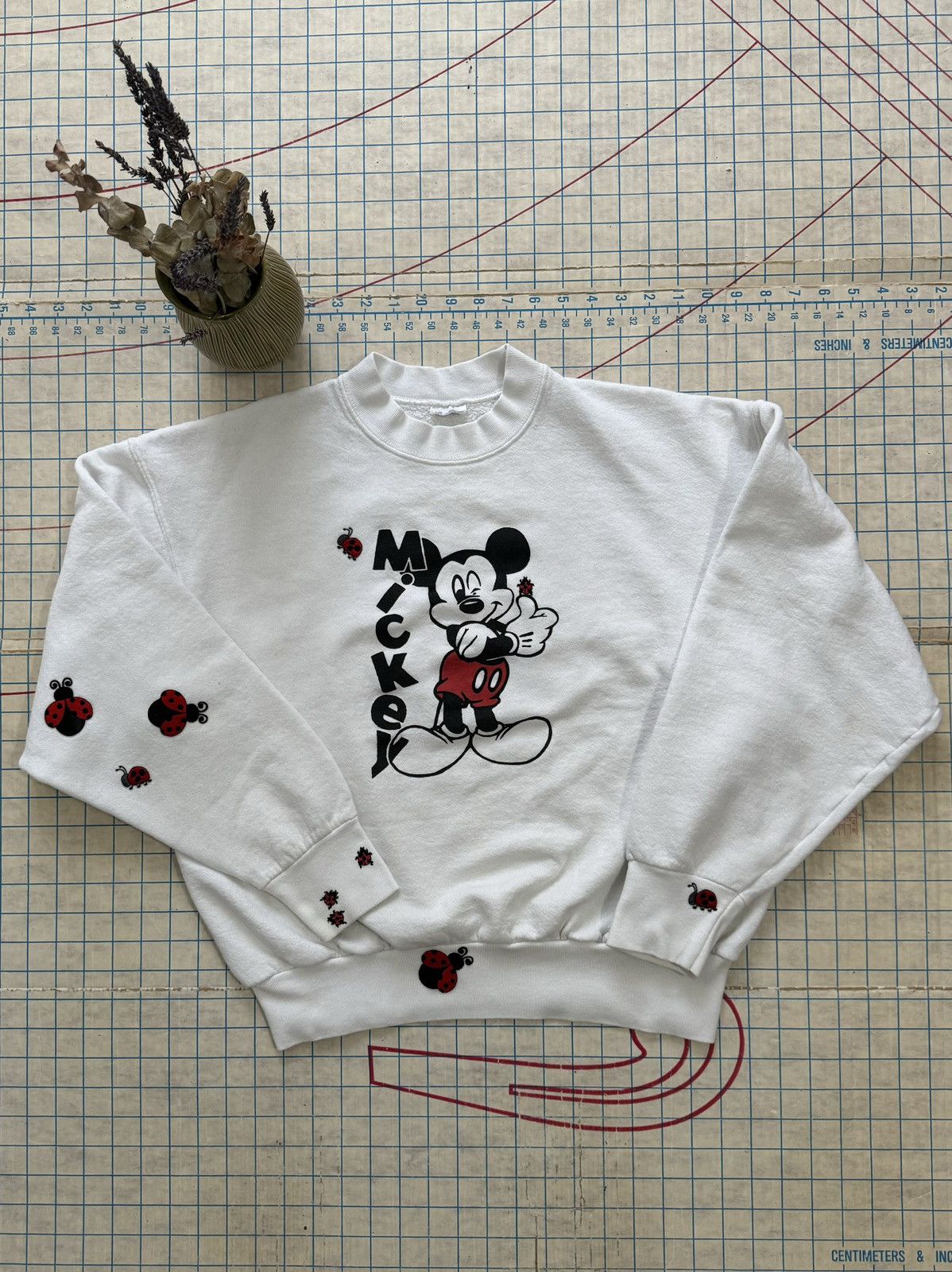 Disney × Mickey Mouse × Vintage Vintage Mickey Mouse Ladybug Crewneck Boxy Large White Size US L / EU 52-54 / 3 - 5 Thumbnail