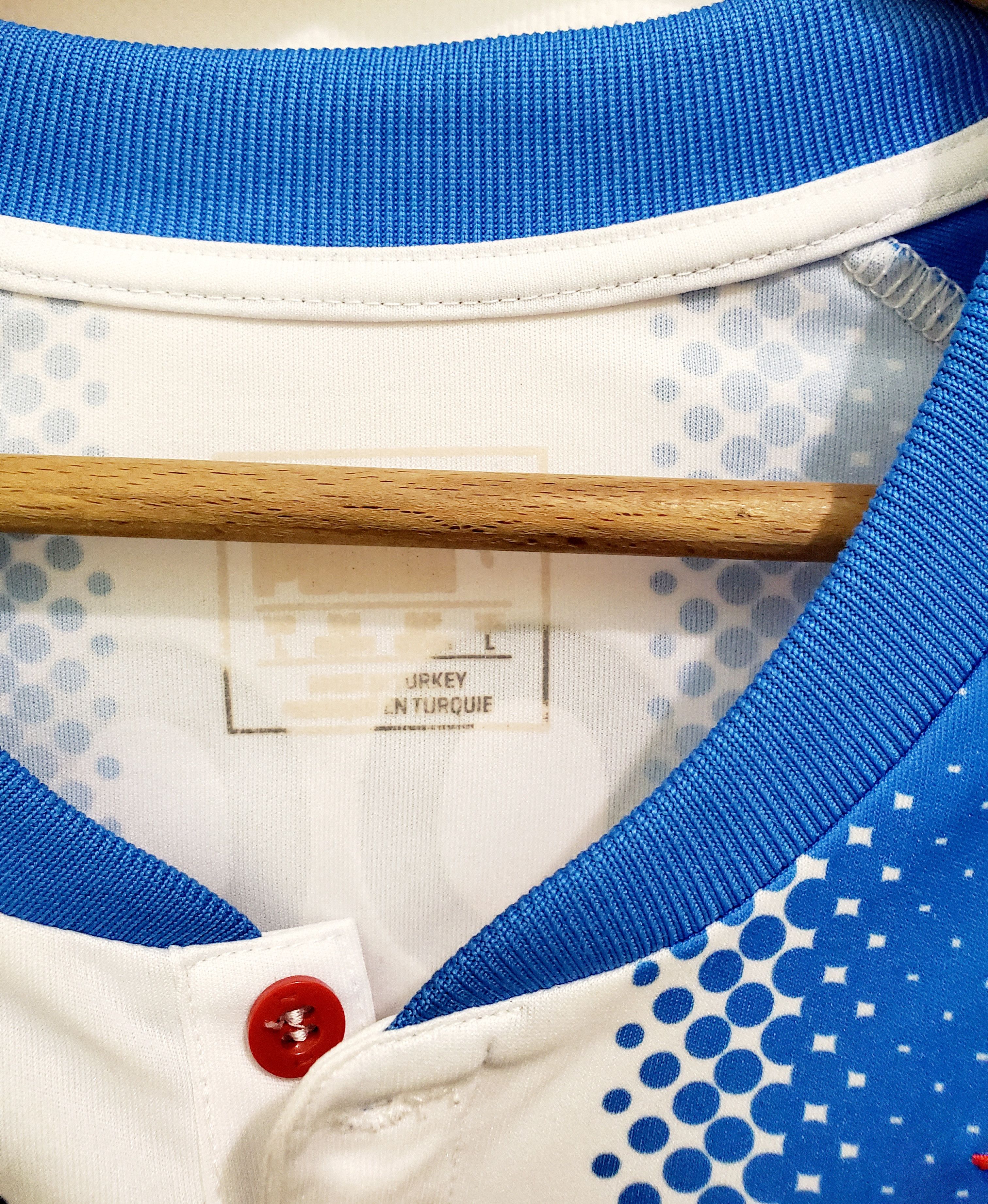 Puma Huddersfield town 2017-2018 home jersey #10 MOOY size L Size US L / EU 52-54 / 3 - 5 Thumbnail