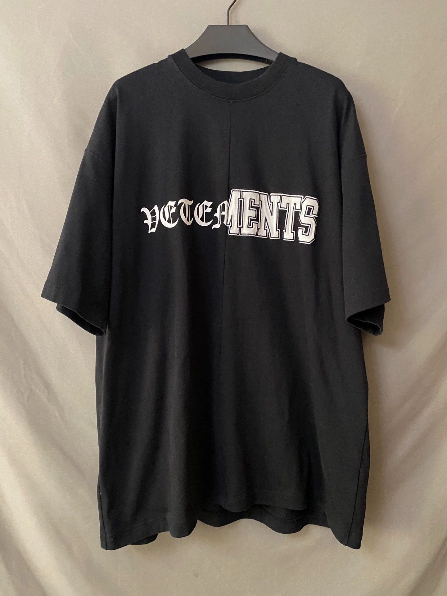 Vetements Vetements Sanskrit Embroidery Short Sleeve - dmc Size US S / EU 44-46 / 1 - 1 Thumbnail