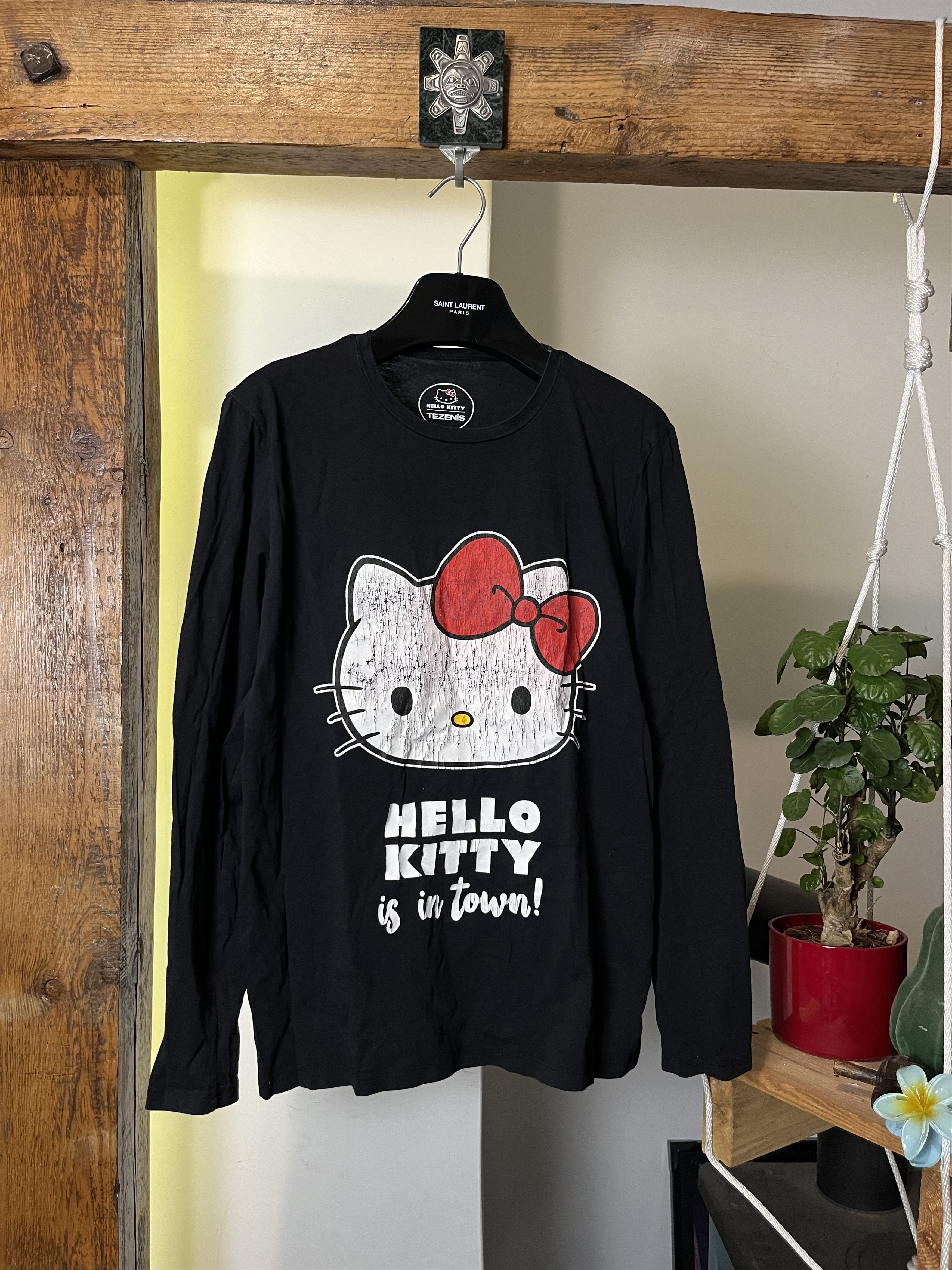 Anime × Cartoon Network × Vintage Vintage Hello Kitty "Is In Town!" y2k Longsleeve Size US M / EU 48-50 / 2 - 1 Thumbnail