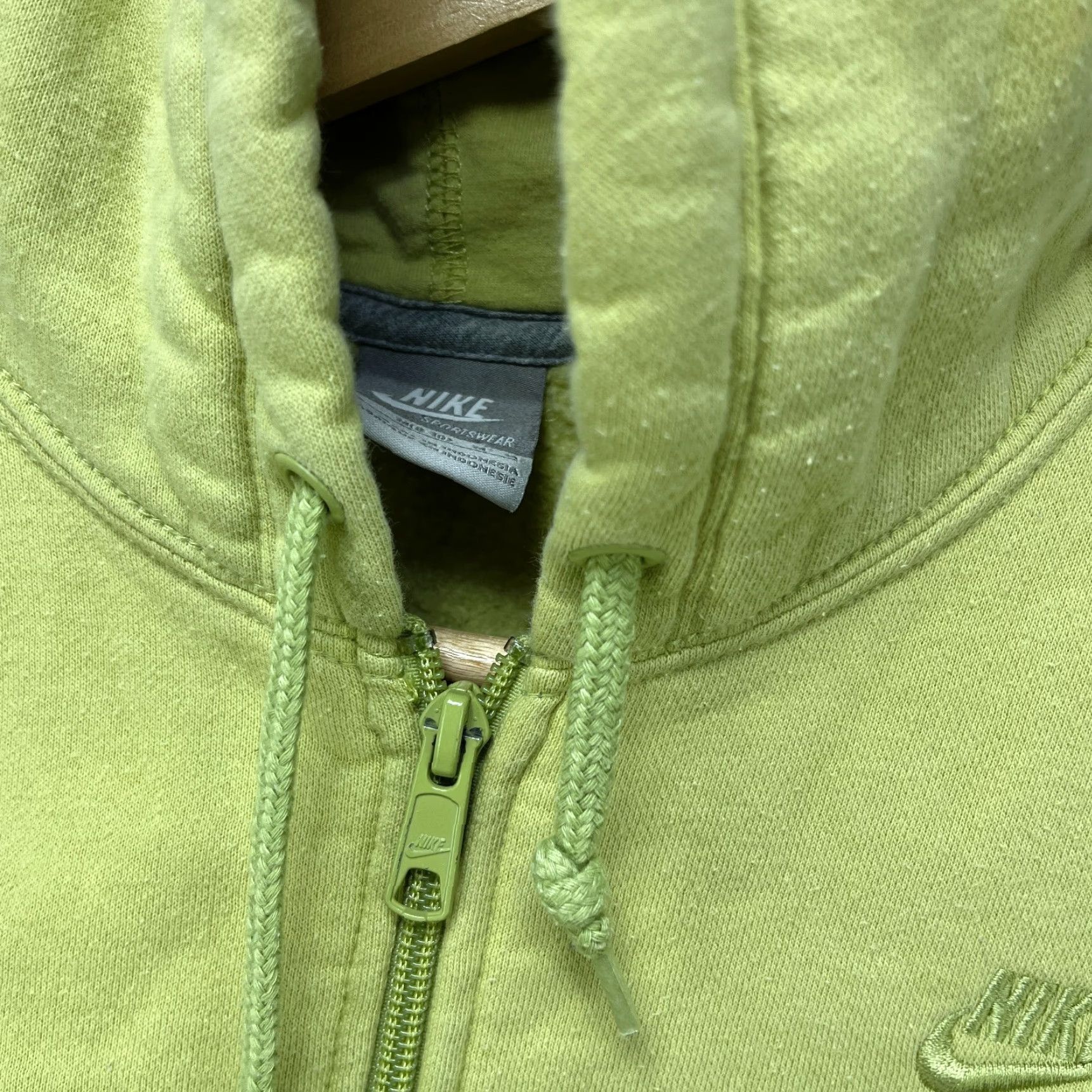 Nike VINTAGE Nike Zip-Up Hoodie Swoosh Tonal Women's M Green Hoodie Size M / US 6-8 / IT 42-44 - 4 Thumbnail