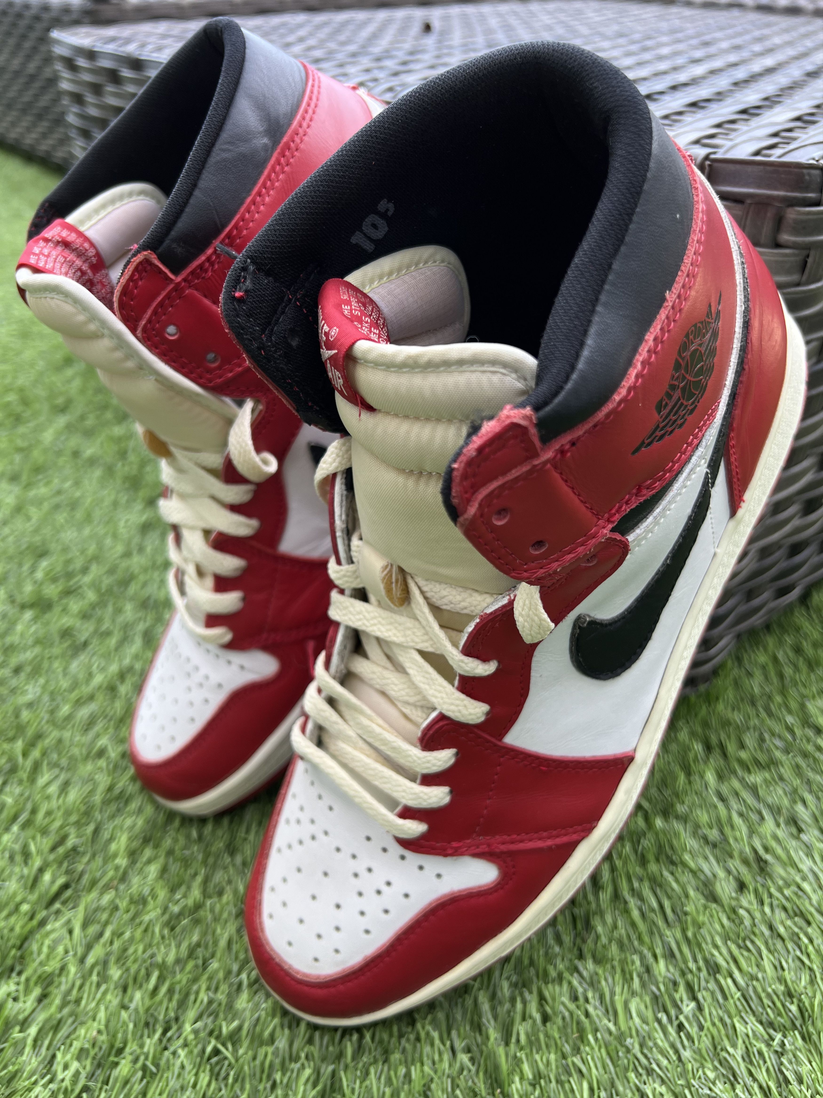 Jordan Brand Jordan 1 Retro High Chicago 1994 (Includes box and card) Size US 10.5 / EU 43-44 - 14 Thumbnail
