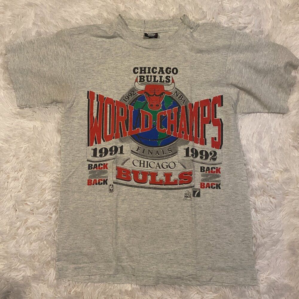 Vintage Vintage Chicago Bulls T Shirt 1992 NBA Finals World Champs Size US M / EU 48-50 / 2 - 1 Thumbnail