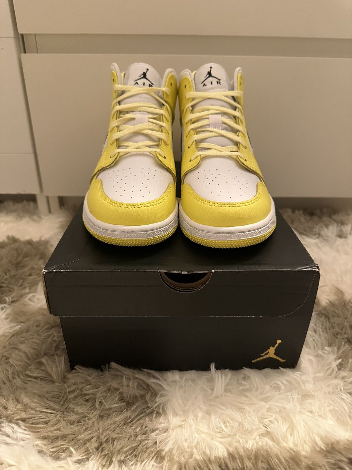 Jordan Brand Jordan 1 mid se 5.5y dynamic yellow floral Size US 5.5 / EU 38 - 4 Thumbnail