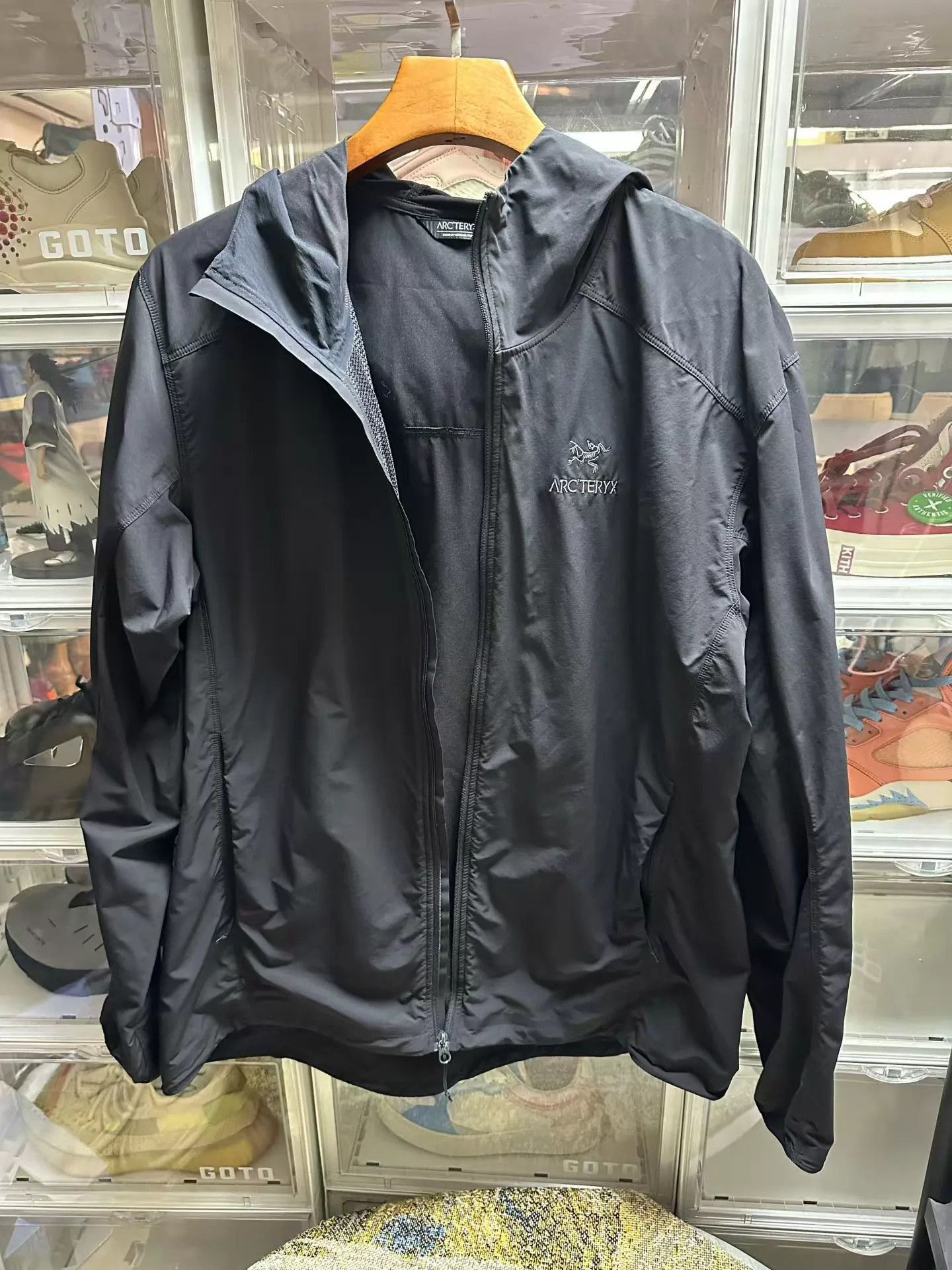 Arc'teryx Black Lightweight Hooded Jacket Size L Size US L / EU 52-54 / 3 - 1 Thumbnail