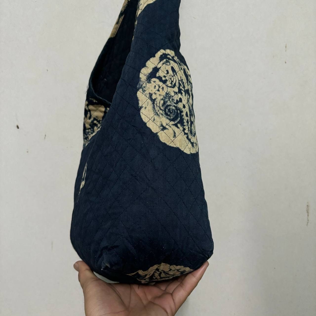 45rpm Vtg 45R 45rpm Quilted Indigo Batik Hobo Bag Made in Japan Size ONE SIZE - 7 Thumbnail