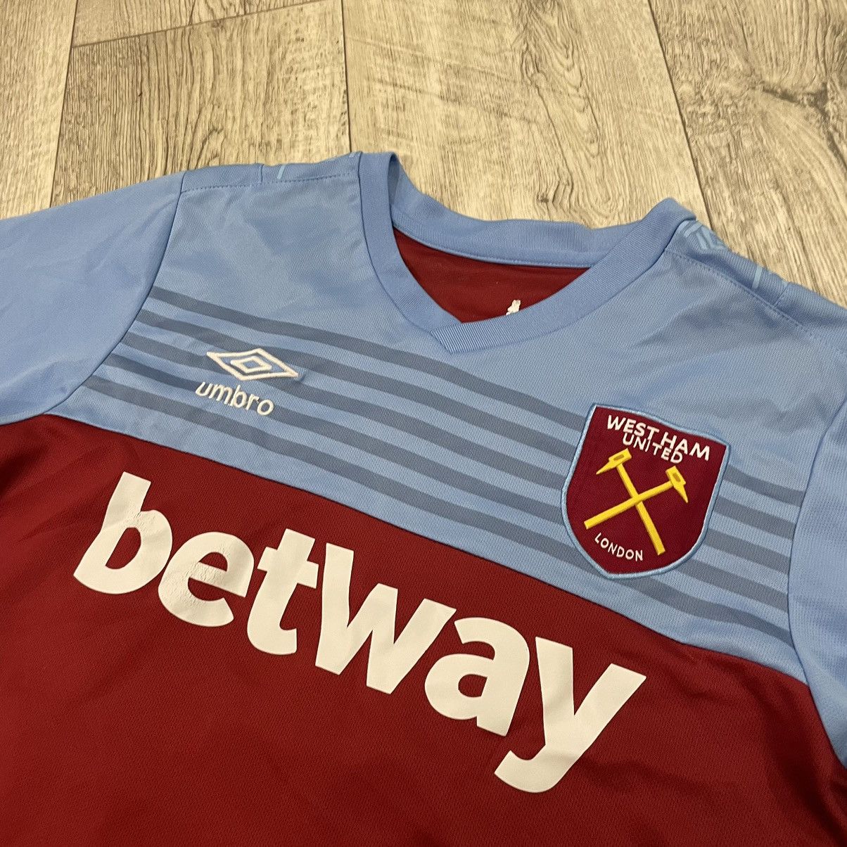 Umbro × Vintage Umbro West Ham betway London basset gold Jeevan jersey shirt Size US S / EU 44-46 / 1 - 3 Thumbnail