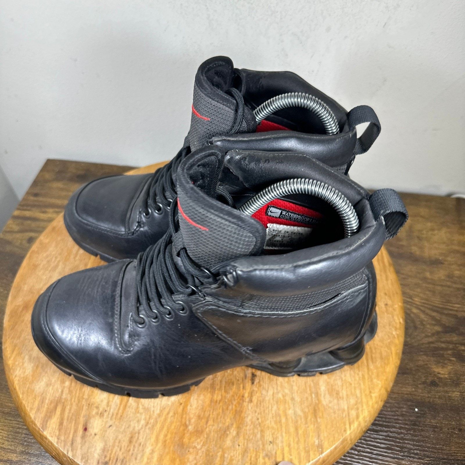 Nike Nike Shox Neo Mens Black Leather Boots Size 7 308659-016 Size US 7 / EU 40 - 8 Thumbnail
