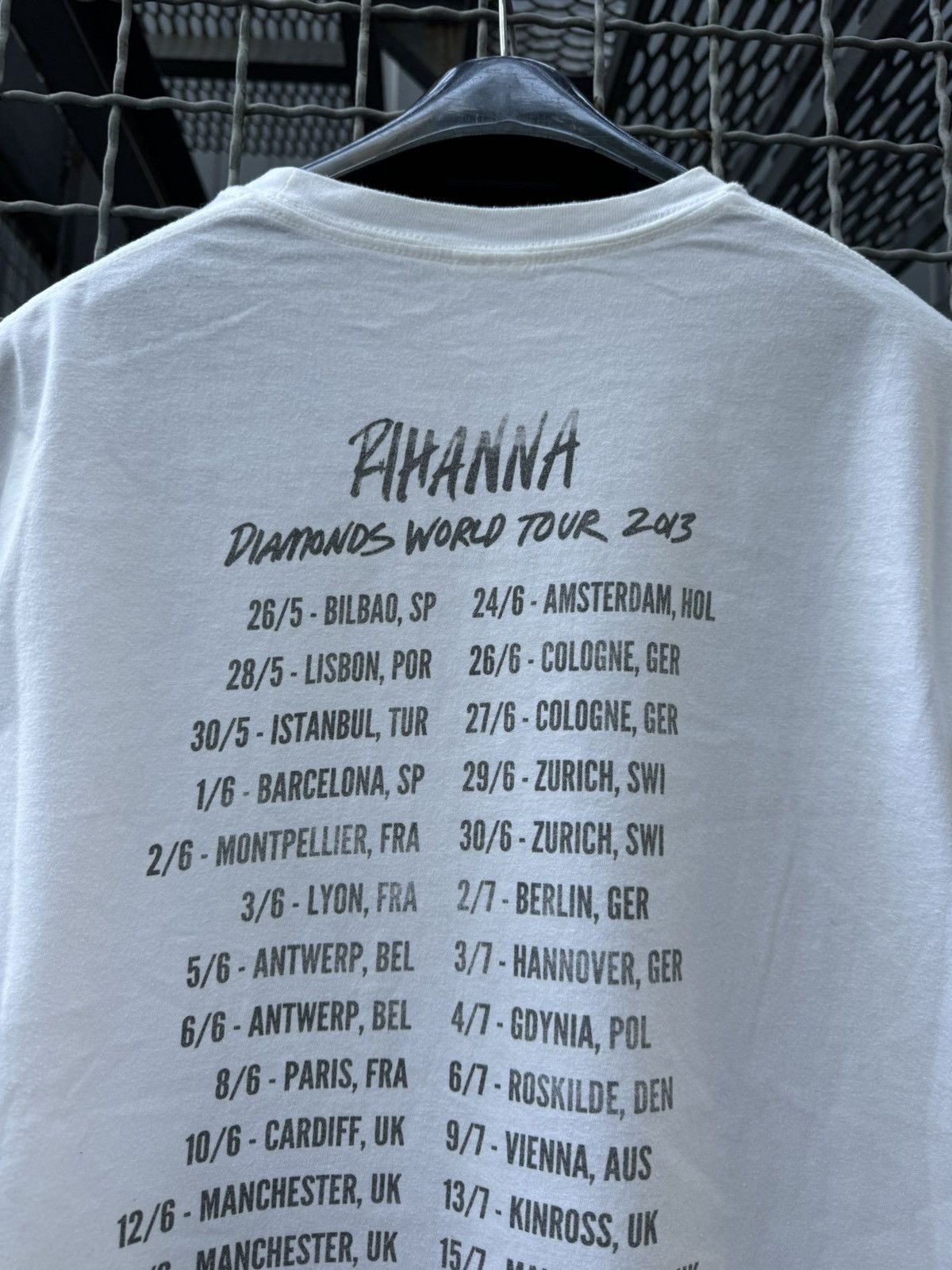 Band Tees Vintage Rihana Diamonds 2013 Tour T shirt Naked Size US M / EU 48-50 / 2 - 16 Thumbnail