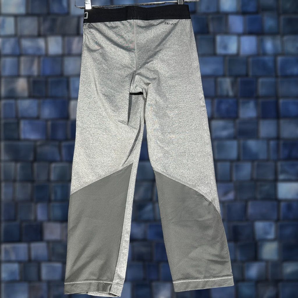 Nike Nike Pro Pants Womens XS Gray Stretch Compression Yoga Run Crop Dri Fit Size 26" / US 2 / IT 38 - 1 Thumbnail