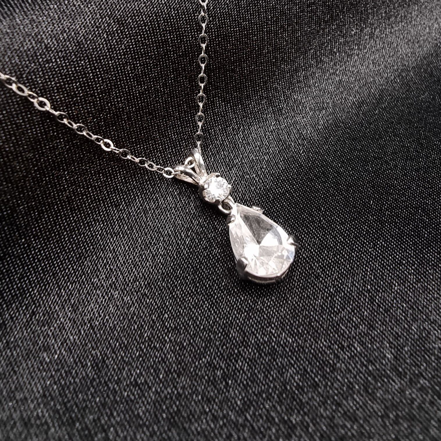 Vintage Vintage 1970s-80s 14K Gold Cubic Zirconia Necklace With Tear Size ONE SIZE - 1 Thumbnail