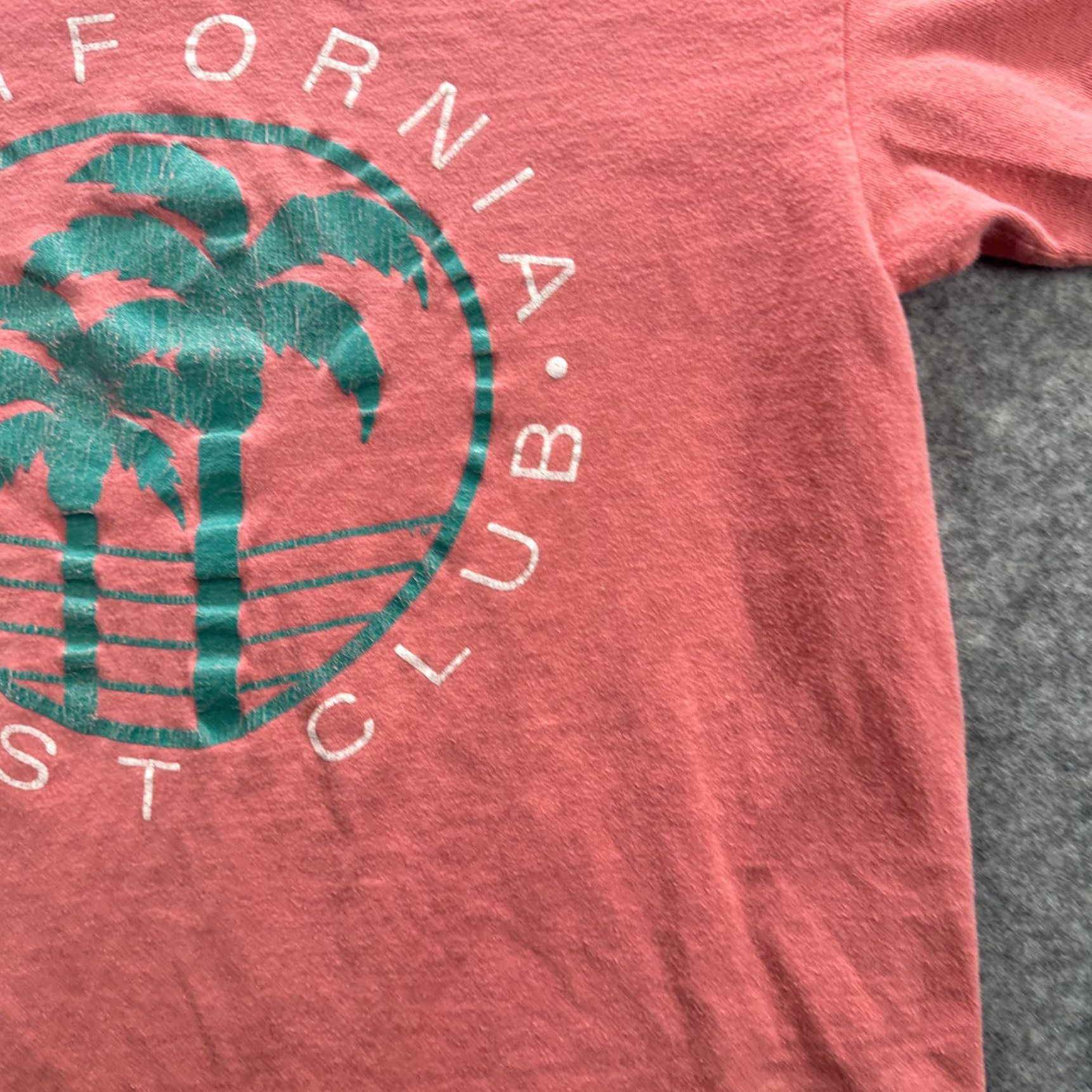 Hanes VINTAGE California Coast Club Shirt Mens Medium Pink Palm Trees Graphic 80s USA Size US M / EU 48-50 / 2 - 6 Thumbnail