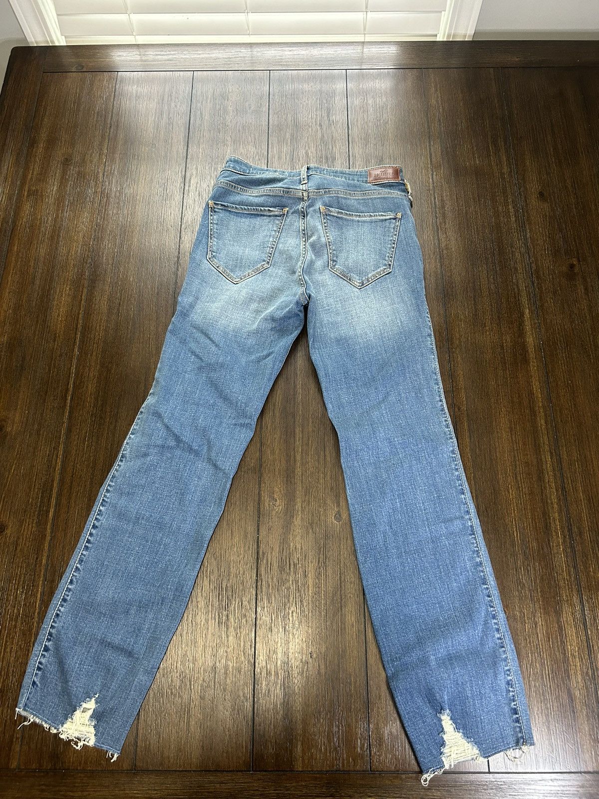 Hollister Hollister Jeans 3L Distressed High-Rise slim straight jeans Size 26" / US 2 / IT 38 - 9 Thumbnail