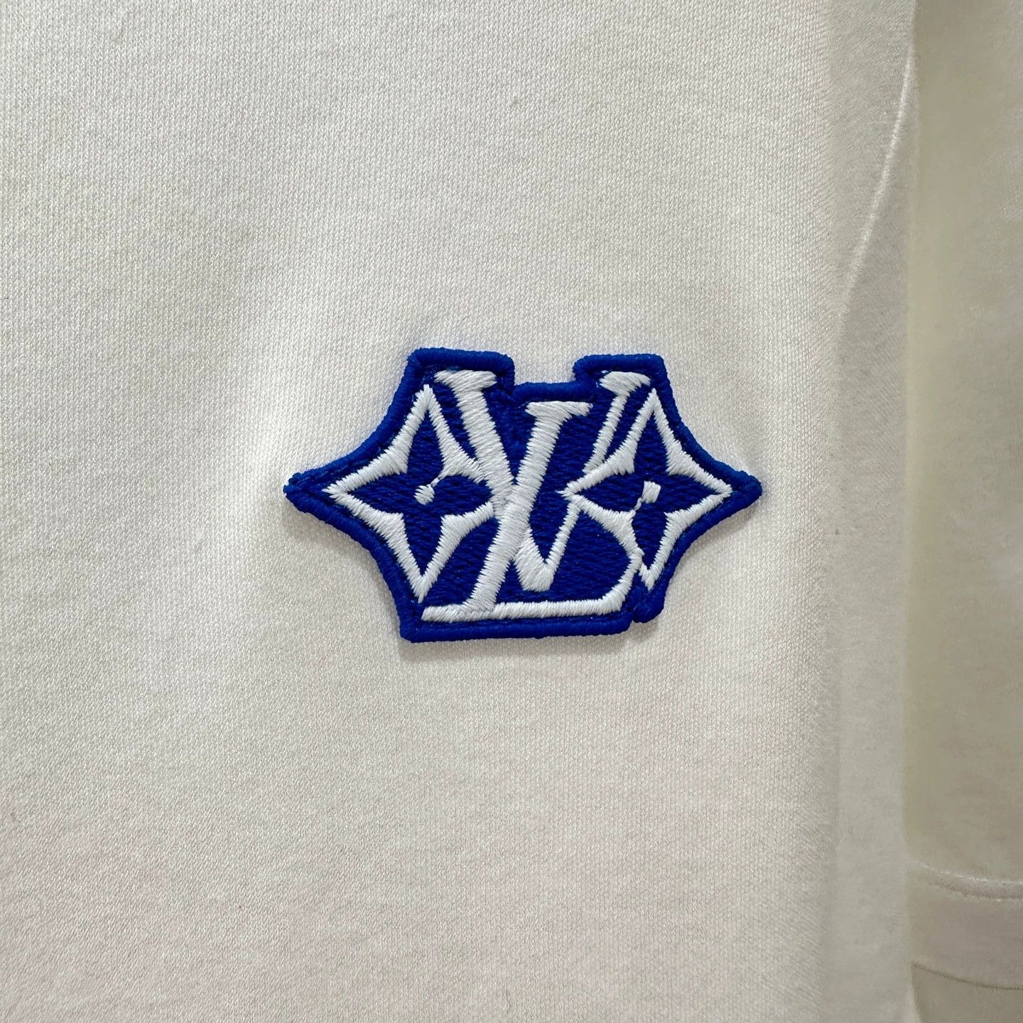 Louis Vuitton LV apr564 Embroidered Logo Chain Short Sleeve Tee L Cotton Size L / US 10 / IT 46 - 7 Thumbnail