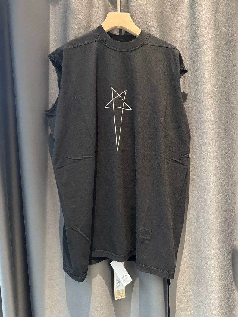 Rick Owens Rick Owens Black pentagonal star vest 2504-Nextarrow Size US S / EU 44-46 / 1 - 1 Thumbnail