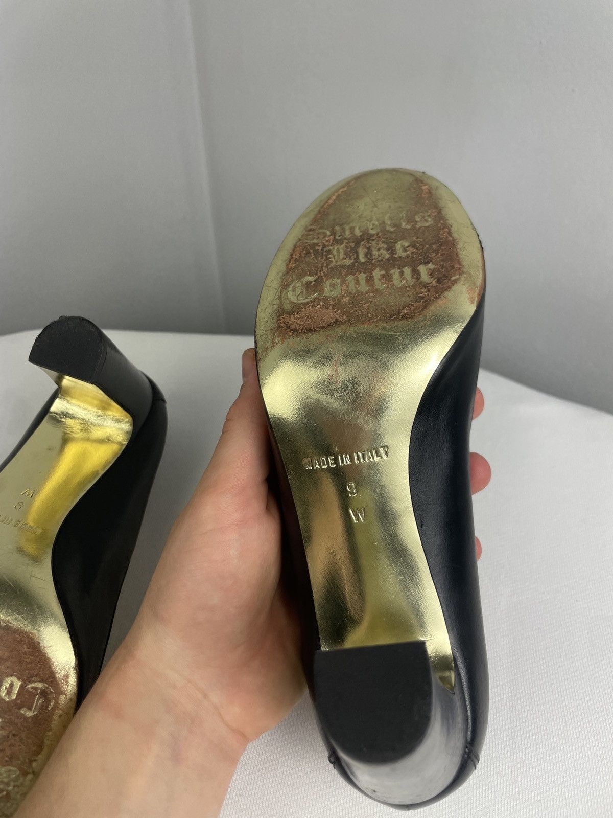 Juicy Couture Juicy Couture Made in Italy Black Leather Gold Buckle Pumps Size US 9 / IT 39 - 12 Thumbnail