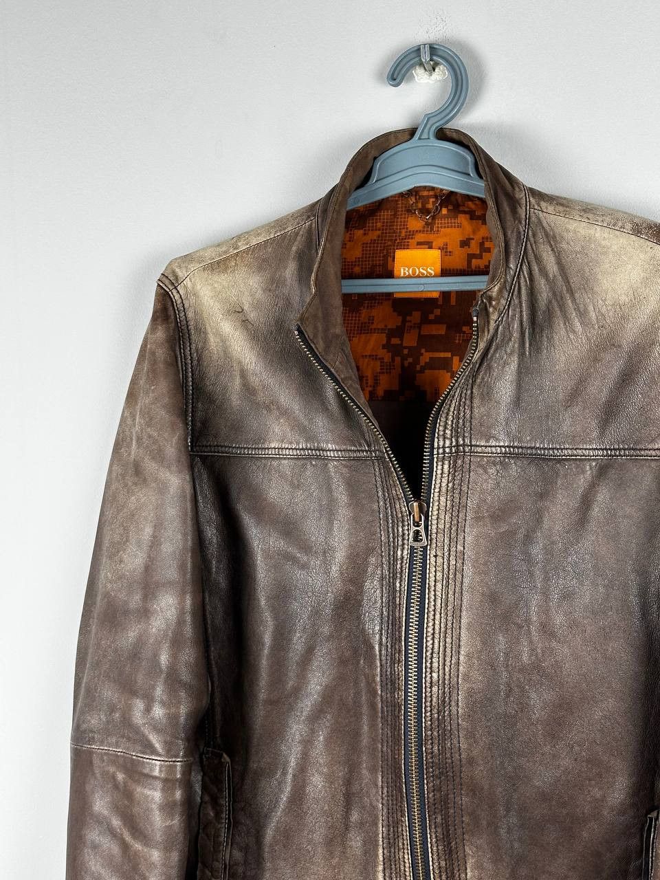 Hugo Boss Vintage Hugo Boss Faded Leather Brown Jacket Size US L / EU 52-54 / 3 - 3 Thumbnail