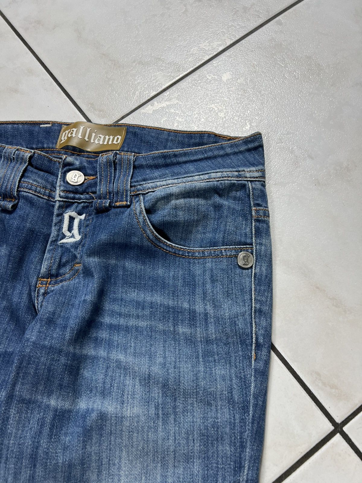 John Galliano Vintage John Galliano y2k skinny slim fit jeans washed denim Size 26" / US 2 / IT 38 - 6 Thumbnail