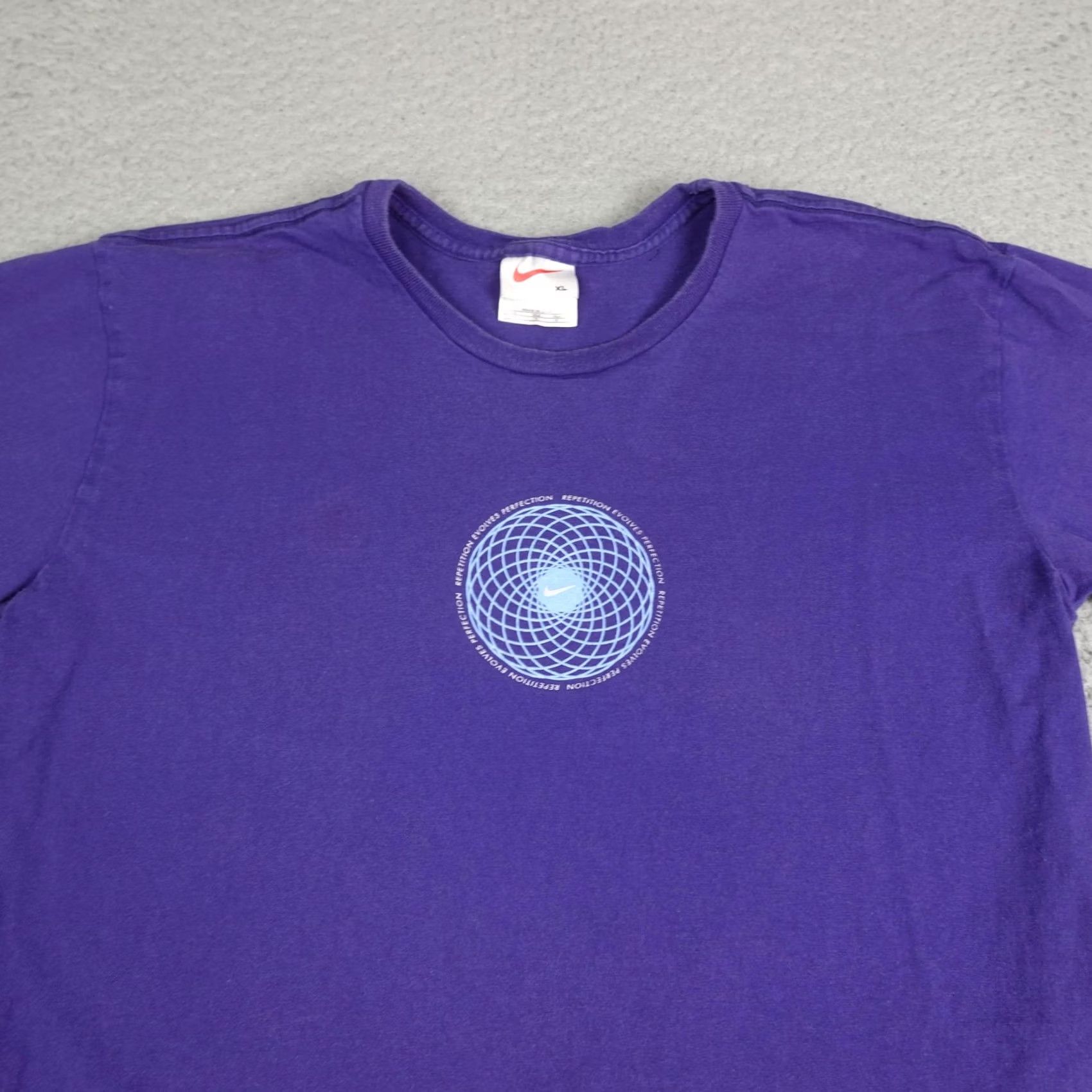 Nike VINTAGE Nike Shirt Mens XL Purple Repetition Swoosh Graphic Tee Made USA 90s Size US XL / EU 56 / 4 - 4 Thumbnail