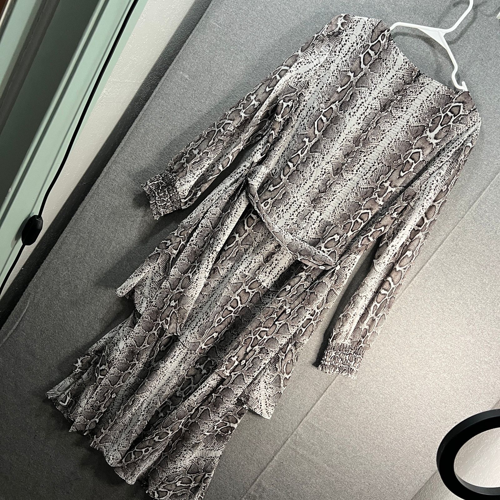 Other Sam Edelman Snakeskin Tiered Ruffle Midi Dress Grey Size L / US 10 / IT 46 - 17 Thumbnail
