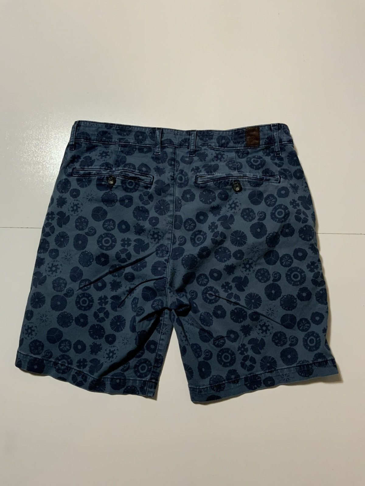 AG Adriano Goldschmied AG Adriano Goldschmied Peace Sign AOP Blue Chino Shorts Size US 33 - 3 Thumbnail