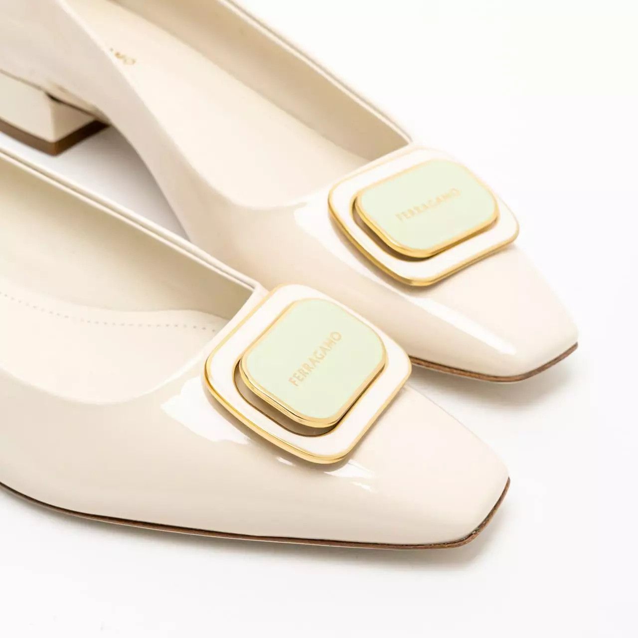 Salvatore Ferragamo o1s1rm0126 Venera 20 Vara Plate Pumps in Cream Size US 10 / IT 40 - 6 Thumbnail