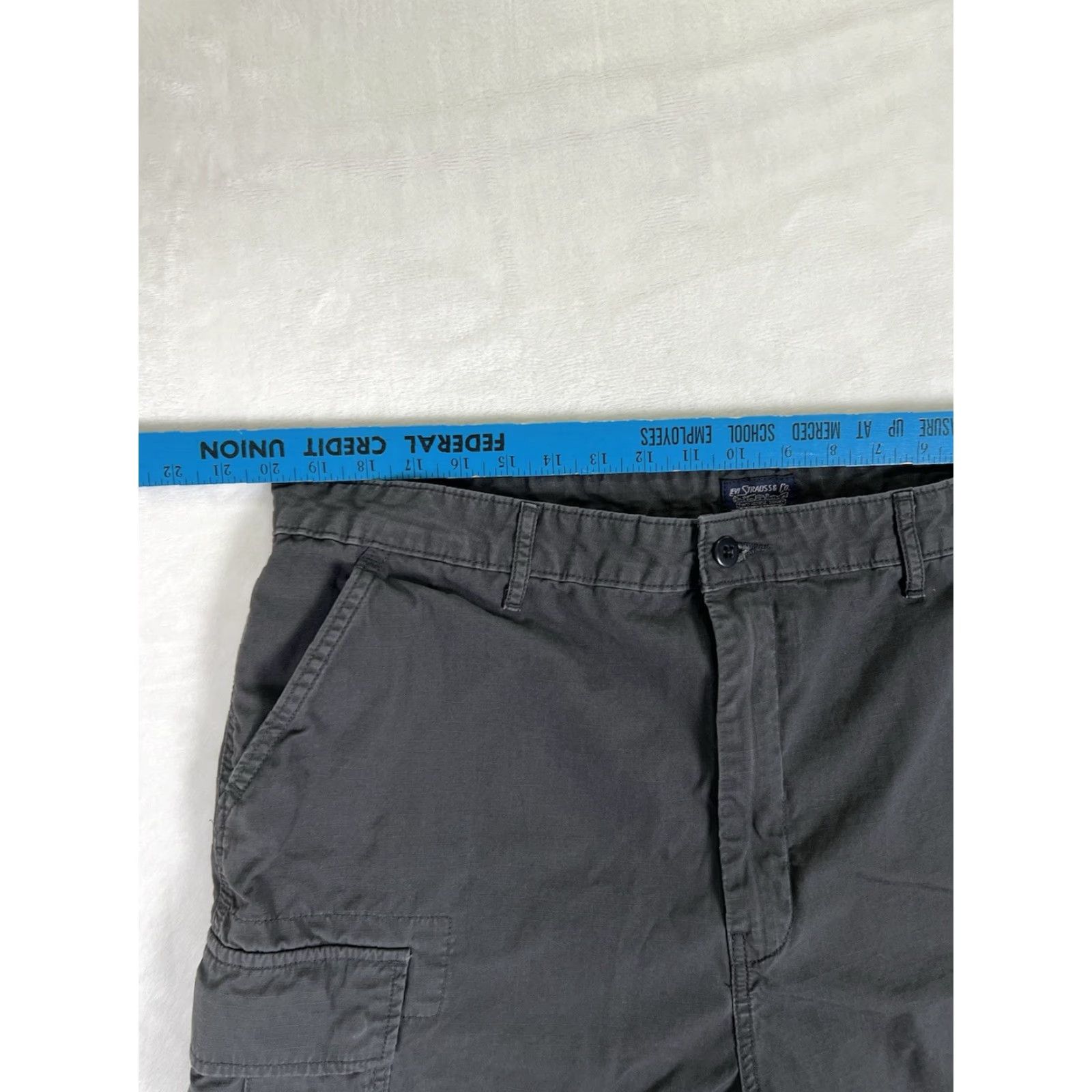 Levi's Levi’s Gray Cargo Shorts Size 40 Ripstop Y2K Baggy Cargo Pocket Regular Mens 90s Outdoor Summer Spring Shorts Size US 40 / EU 56 - 3 Thumbnail