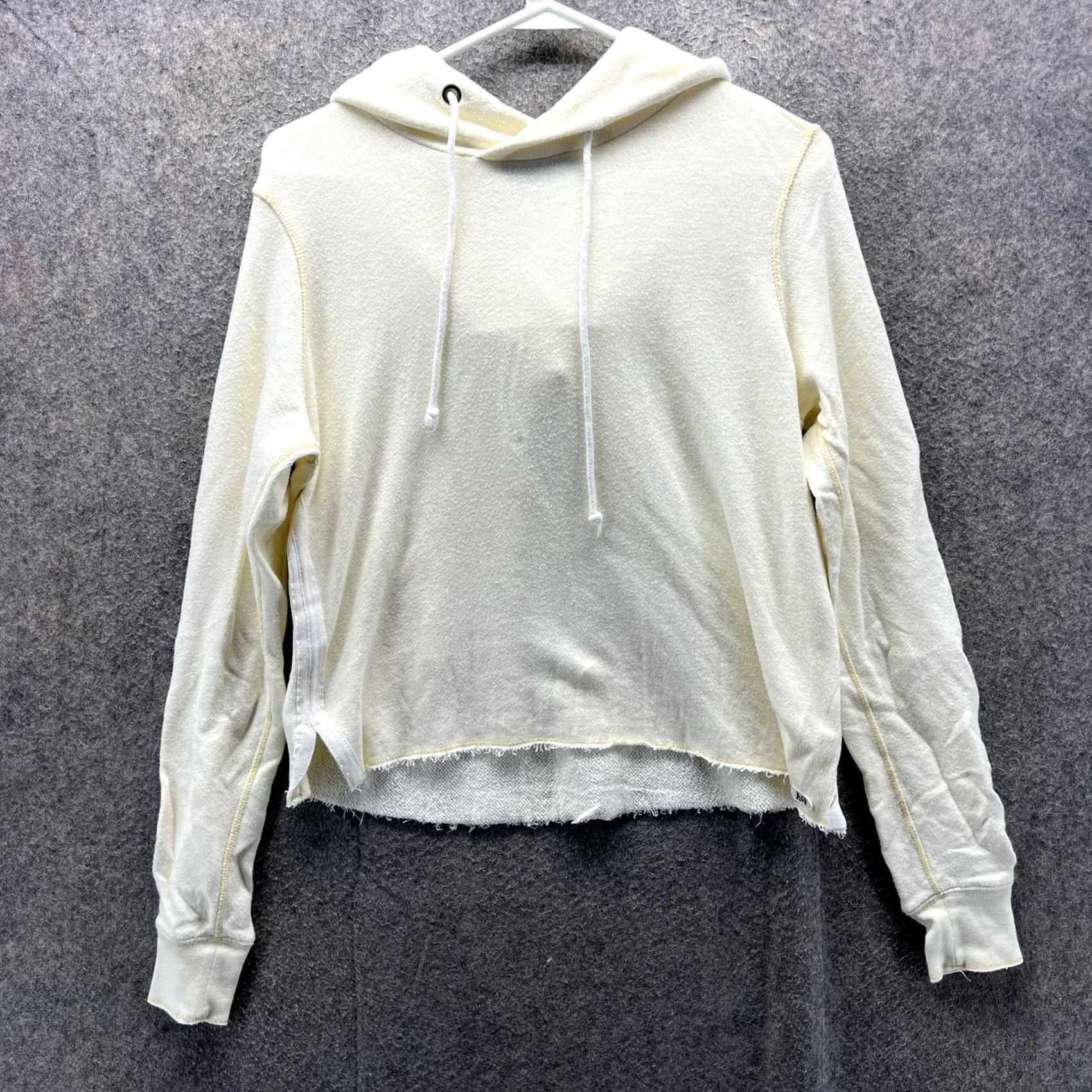 Abercrombie & Fitch VINTAGE Abercrombie & Fitch Hoodie Womens XS Cream Cropped Raw Hem Long Sleeve Size XS / US 0-2 / IT 36-38 - 2 Thumbnail