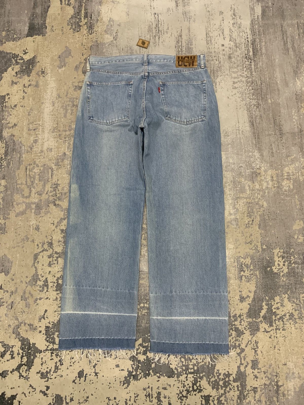 Japanese Brand Uniqlo Vintage UCW Baggy Jeans Light Wash Raw Hem Denim Size US 34 / EU 50 - 7 Thumbnail