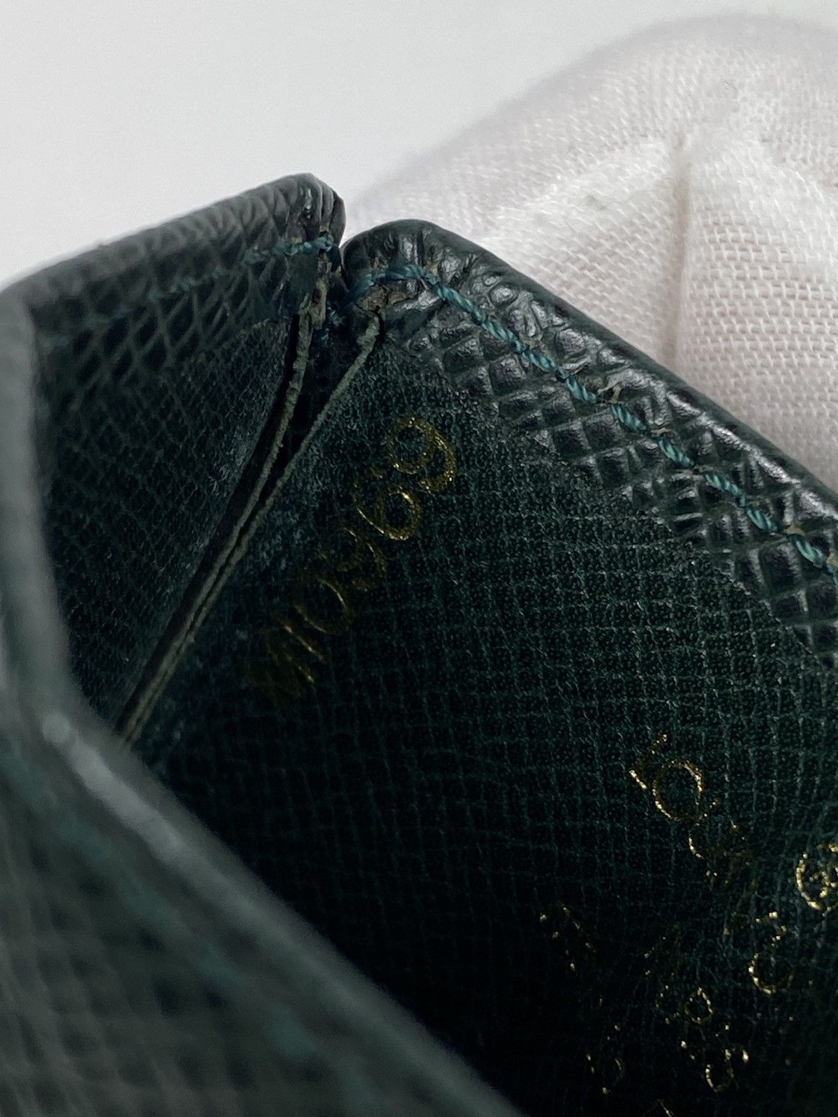 Louis Vuitton Louis Vuitton Taiga Card Holder Size ONE SIZE - 10 Thumbnail