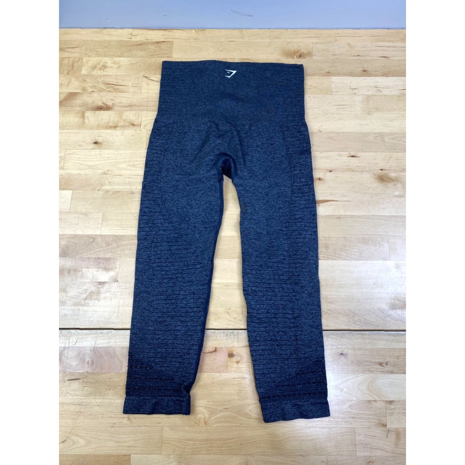 Gymshark GYMSHARK Leggings Cropped Athletic Women S Gray Moisture Wicking Perforated Dry Small12362 Size 28" / US 6 / IT 42 - 6 Thumbnail