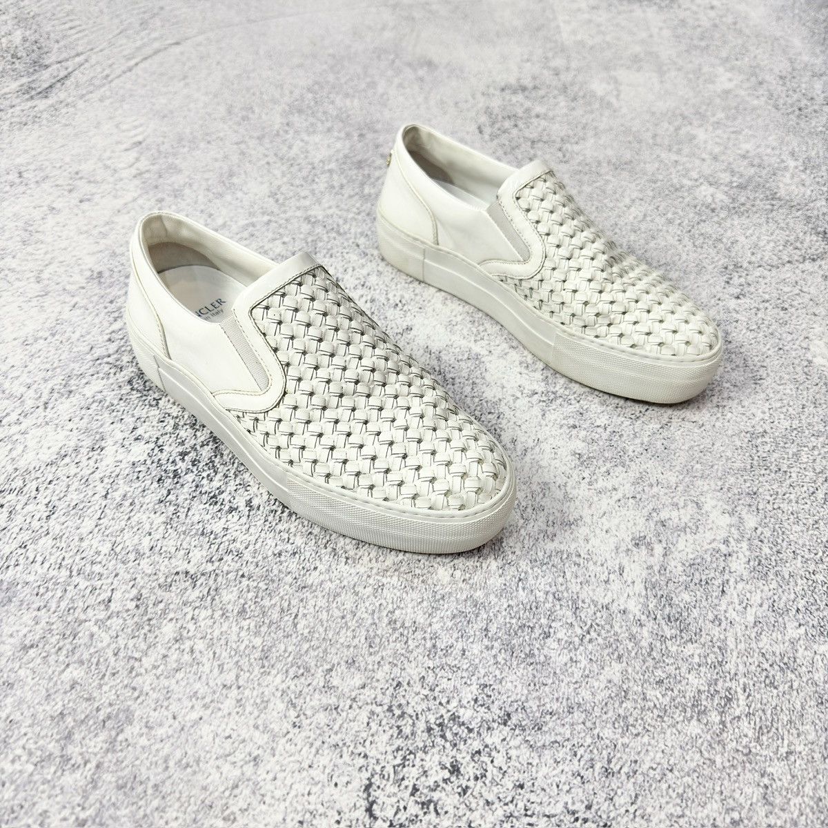 Moncler Moncler White Leather Slip Ons EU37 UK4.5 US7.5 Size US 7.5 / IT 37.5 - 3 Thumbnail