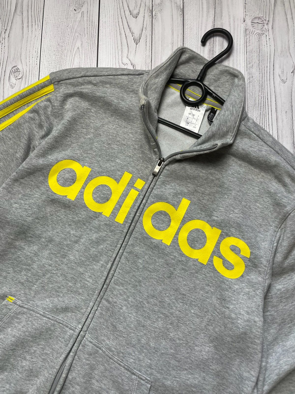 Vintage Vintage adidas essentials performance tracksuit size L Size US L / EU 52-54 / 3 - 4 Thumbnail