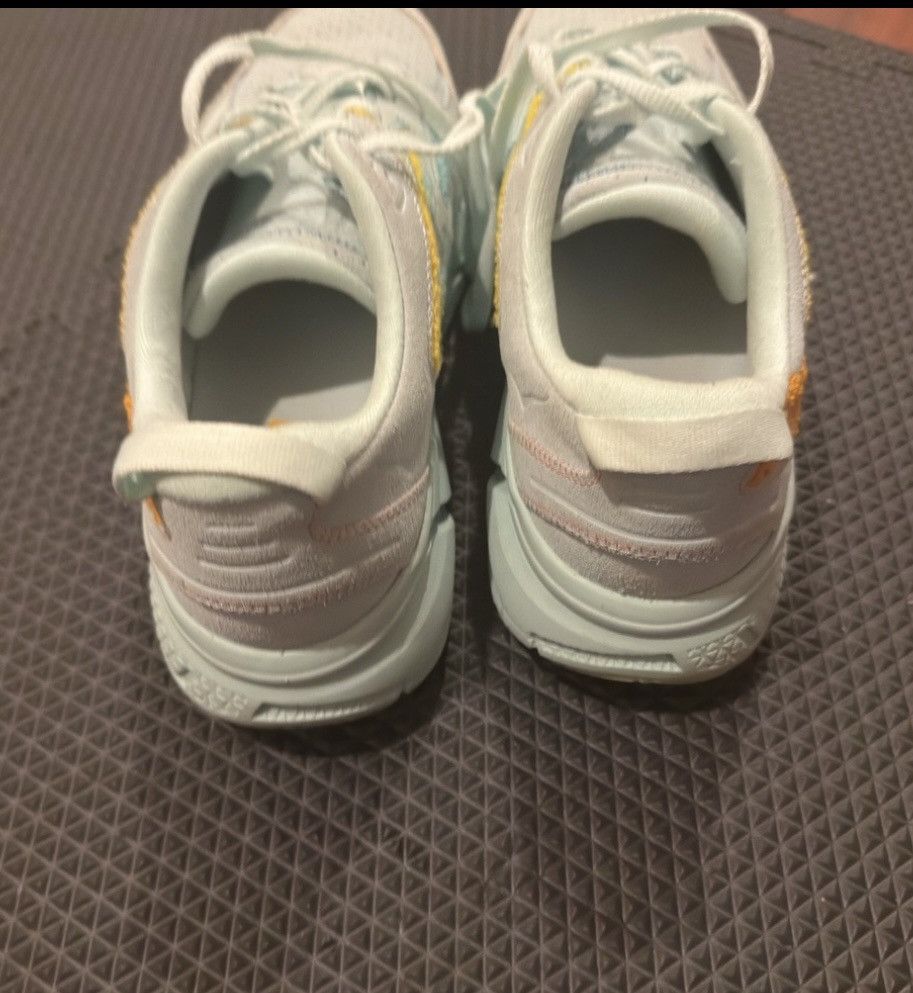 Hoka Hoka Clifton Embroidered Size US 11 / EU 44 - 5 Thumbnail