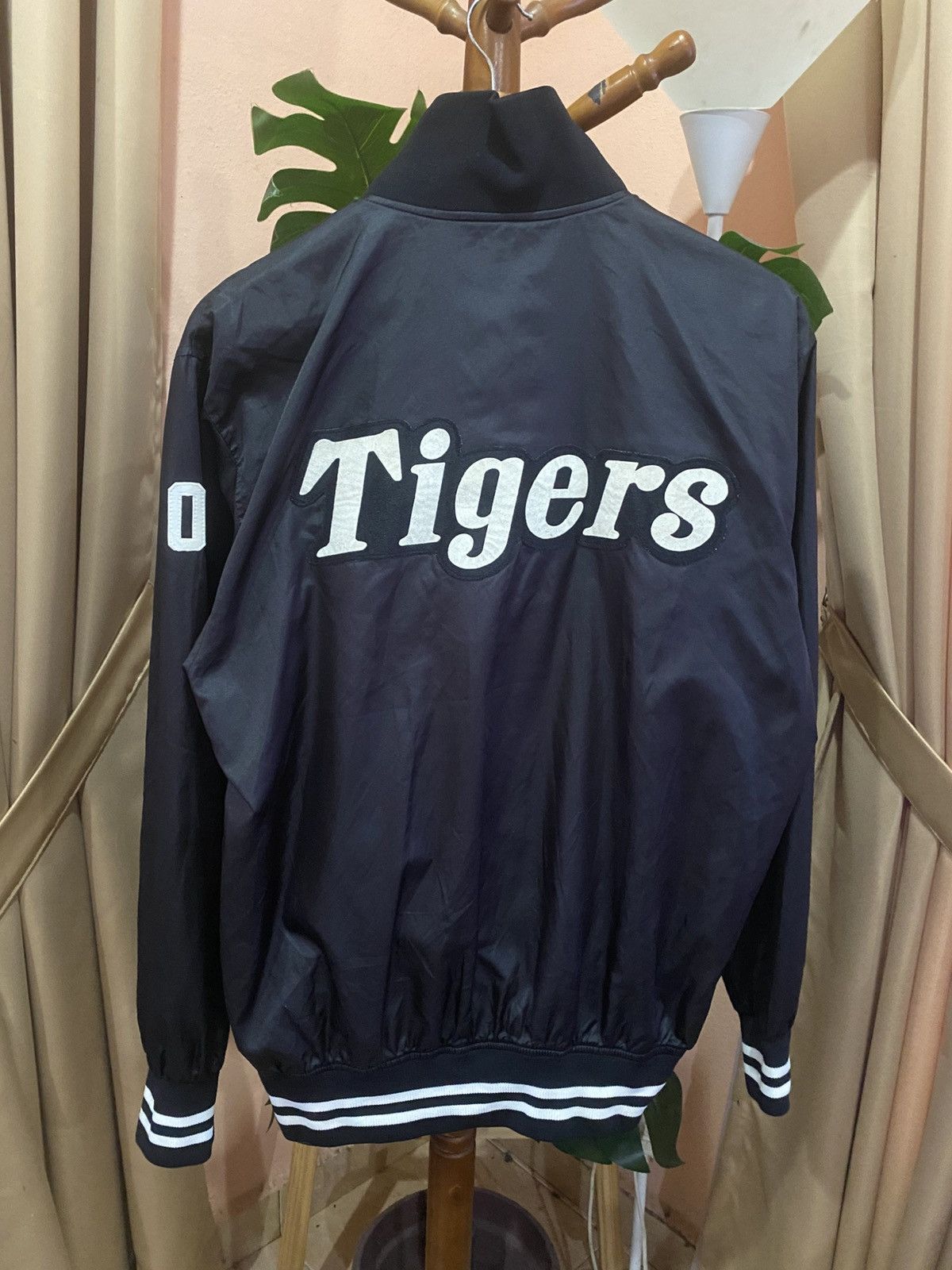 Japanese Brand Vintage ZETT Baseball Gear “Tigers” Nylon Bomber Jacket Size US L / EU 52-54 / 3 - 1 Thumbnail
