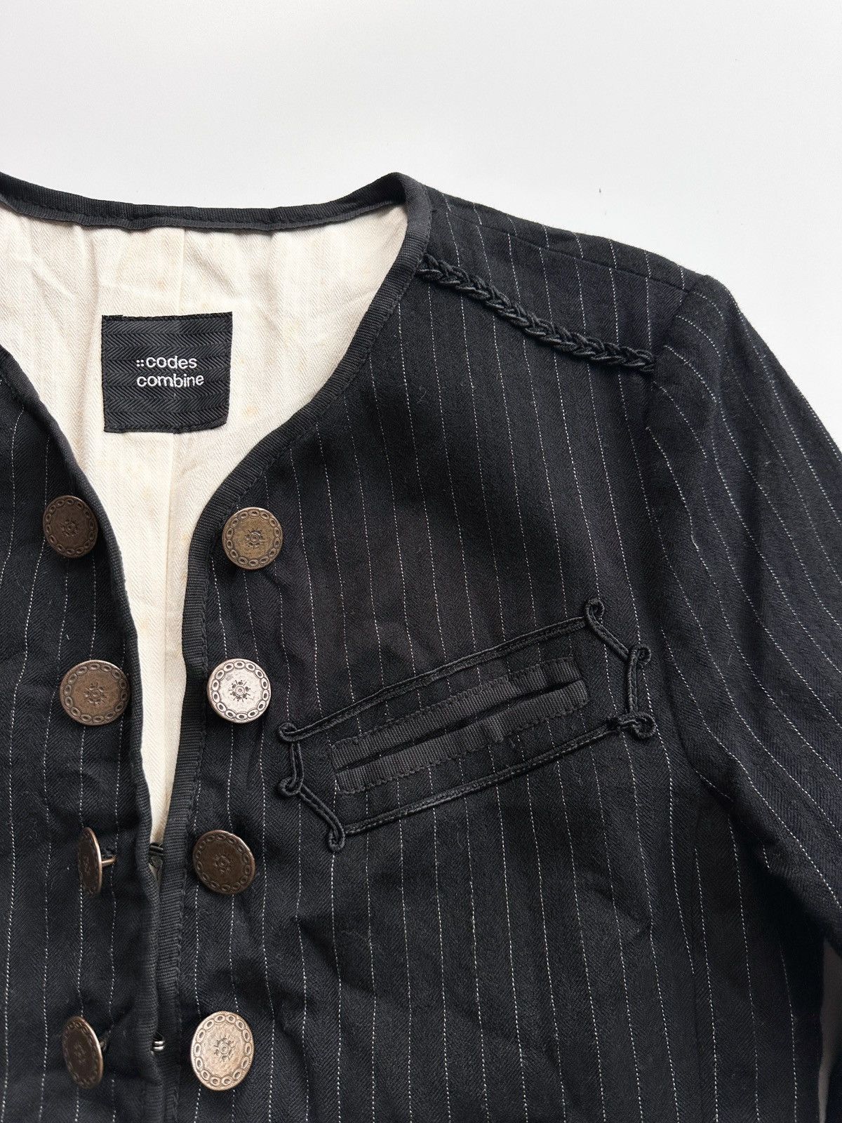 Codes Combine 2000s Codes Combine pinstripe blazer with antique buttons Size S / US 4 / IT 40 - 9 Thumbnail