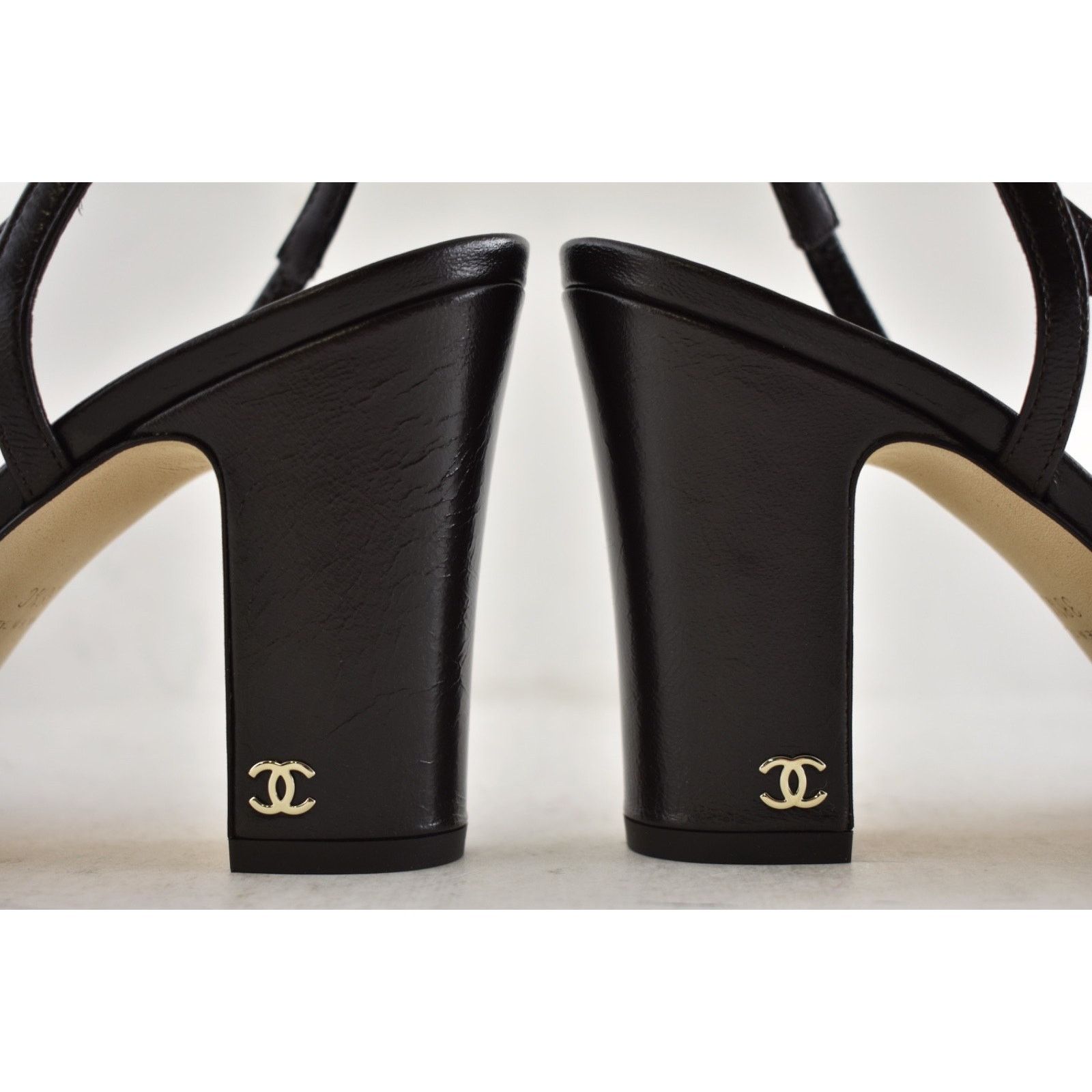 Chanel Chanel Dark Brown Red CC Slingback Block Heel Pump 37.5c Size US 7.5 / IT 37.5 - 18 Thumbnail