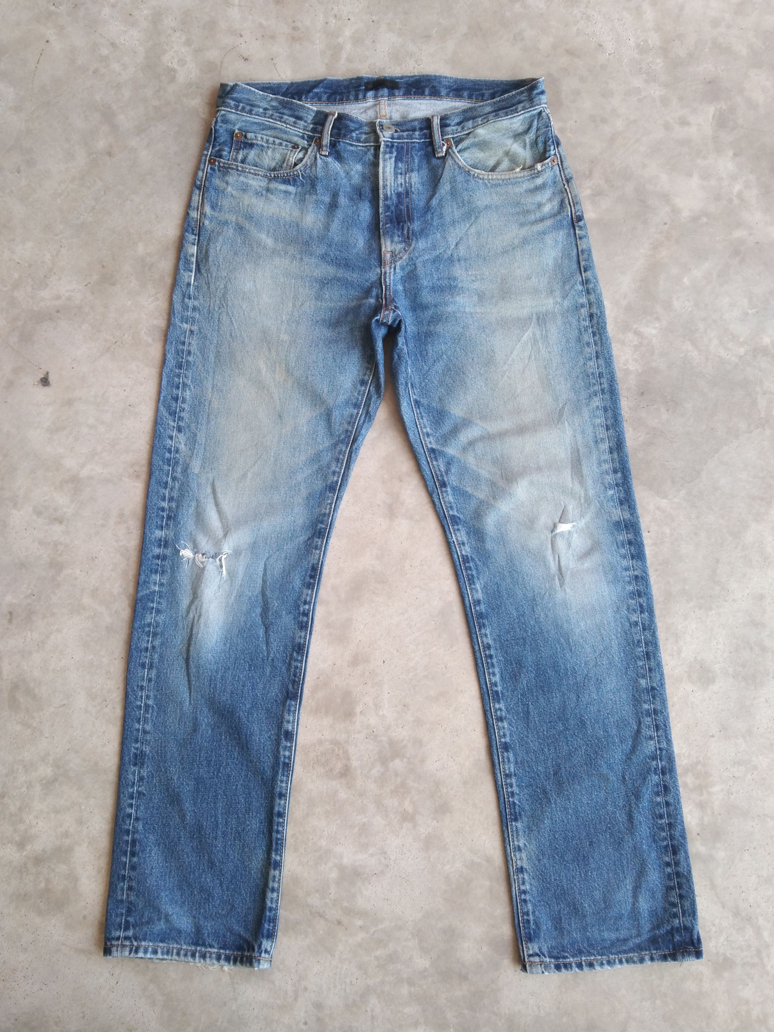 Uniqlo Vintage Japanese Uniqlo Faded Blue Distressed Jeans 32x31 Size US 32 / EU 48 - 1 Thumbnail