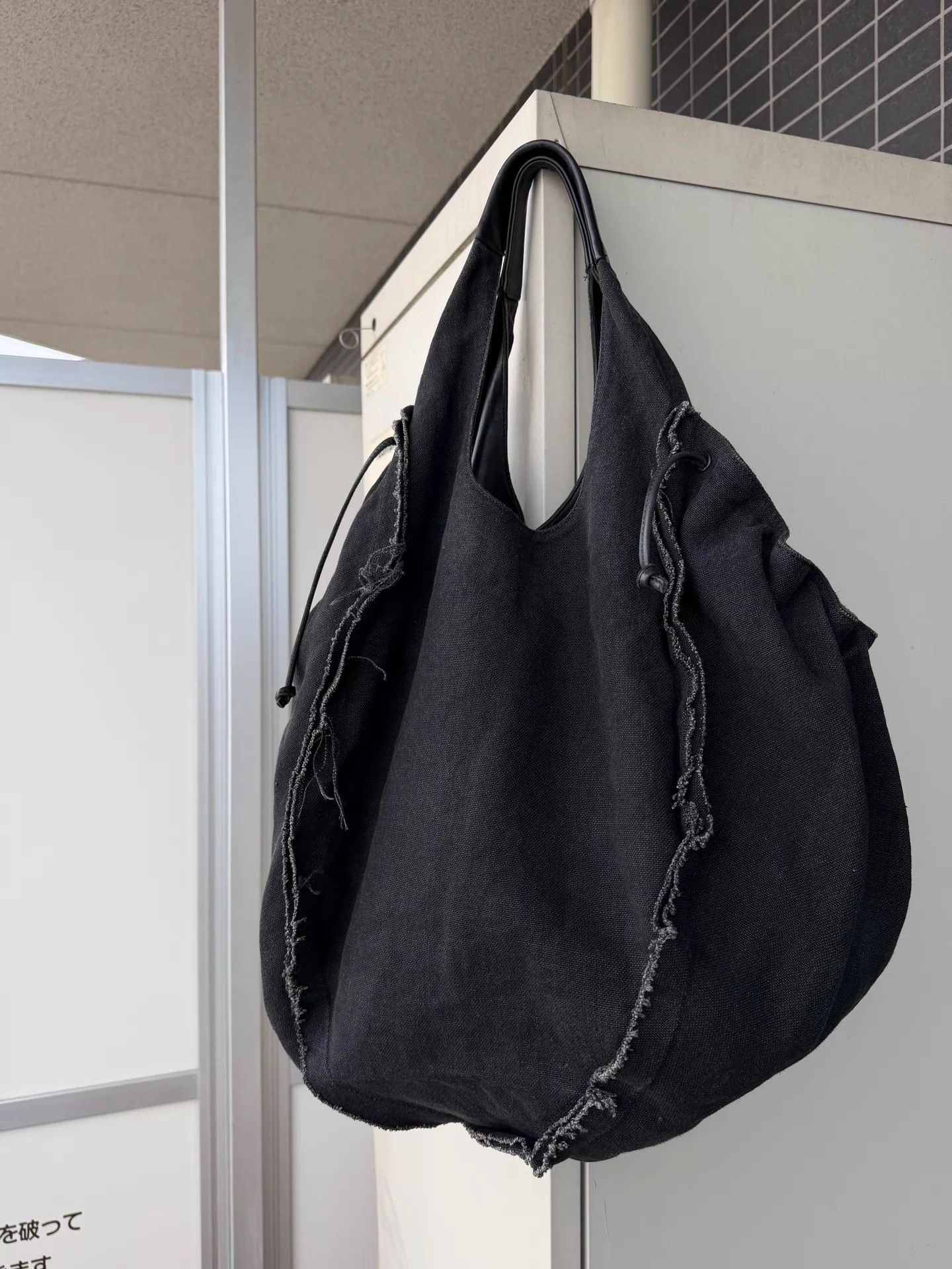Yohji Yamamoto Yohji Yamamoto Noir Linen Raw-Edge Pleated Leather Tote Size ONE SIZE - 1 Thumbnail
