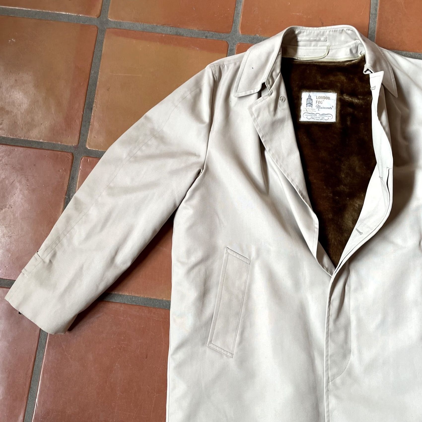 London Fog VINTAGE London Fog Trench Coat Beige 1970s 42 Long With Zip Removable Lining EUC Beige Trench Coat/Mac Mens Womens? Size US XS / EU 42 / 0 - 5 Thumbnail