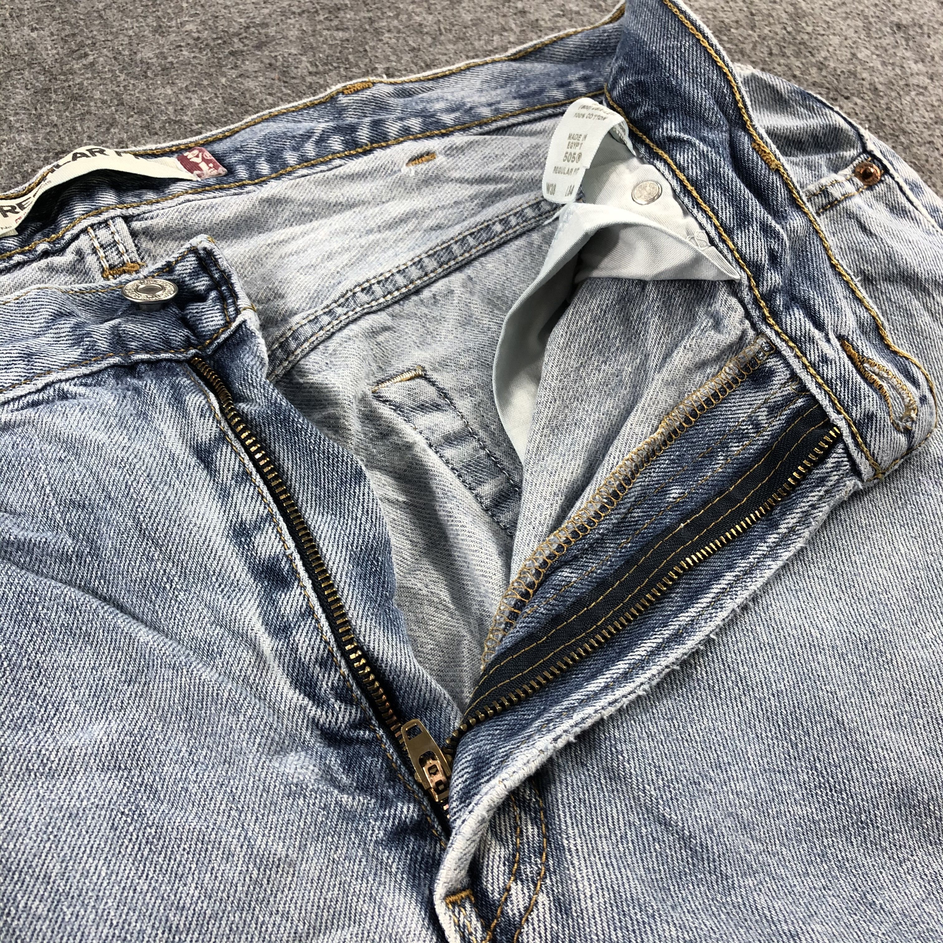 Levi's Vintage Blue Wash Levis 505 Jeans-J2478 Size US 37 - 8 Thumbnail