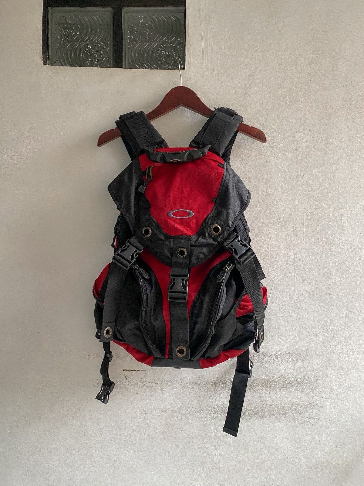 Oakley Vtg Oakley Backpack Size 30 - 2 Thumbnail