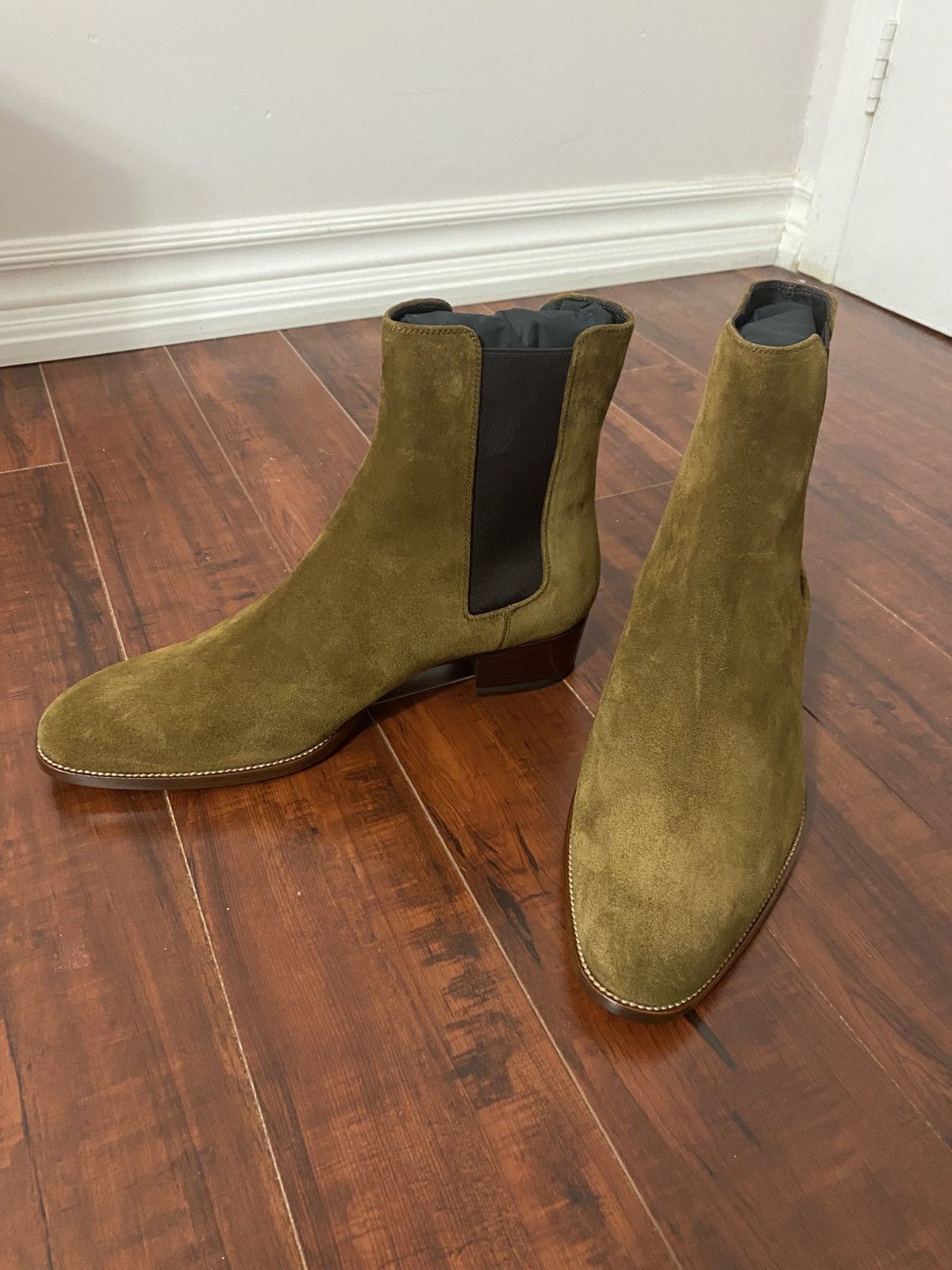 Saint Laurent Paris Saint Laurent Wyatt Chelsea boots in brown suede Size US 9 / EU 42 - 1 Thumbnail