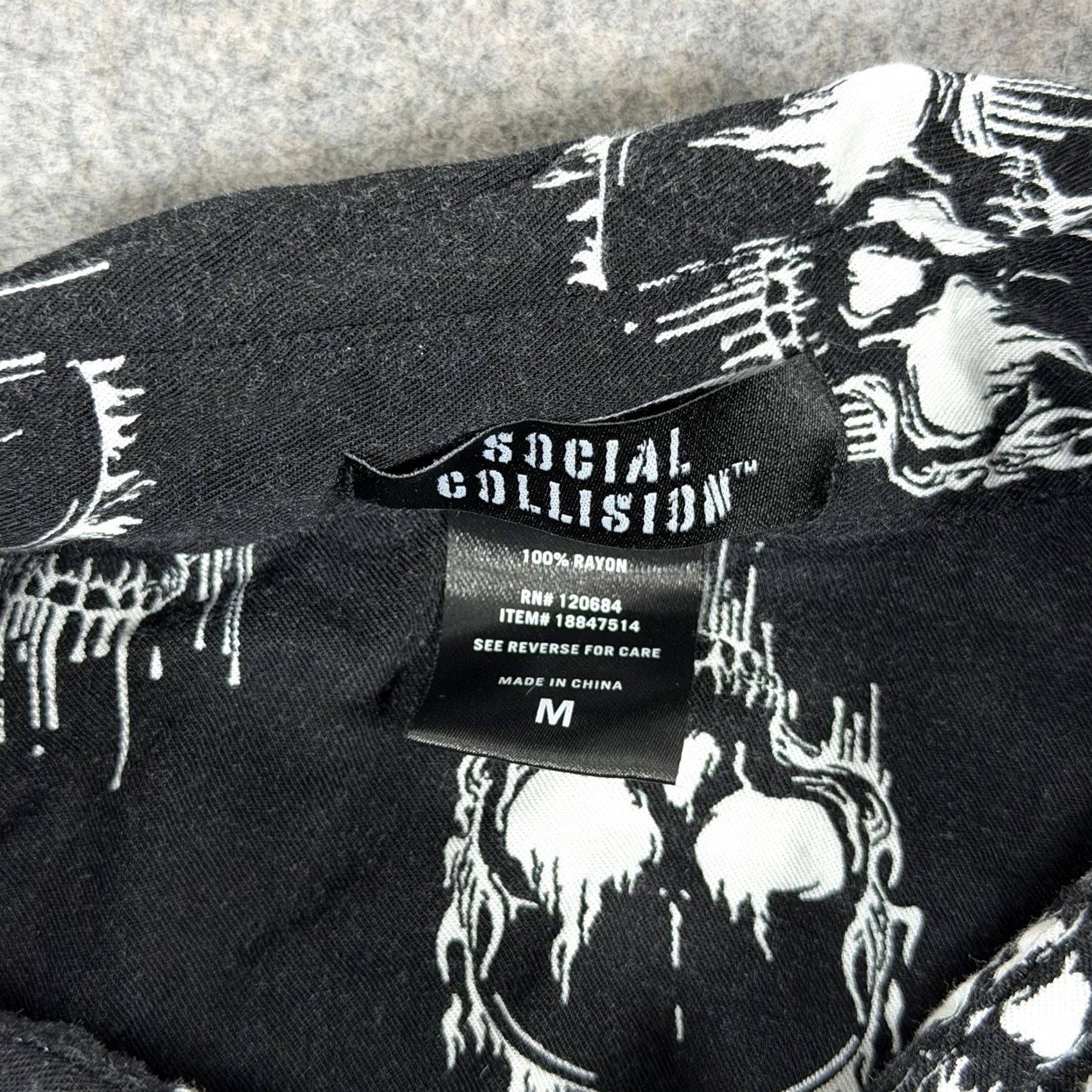Vintage Social Collision Skull Print Button-Up Short Sleeve Shirt Mens M Black Size US M / EU 48-50 / 2 - 5 Thumbnail