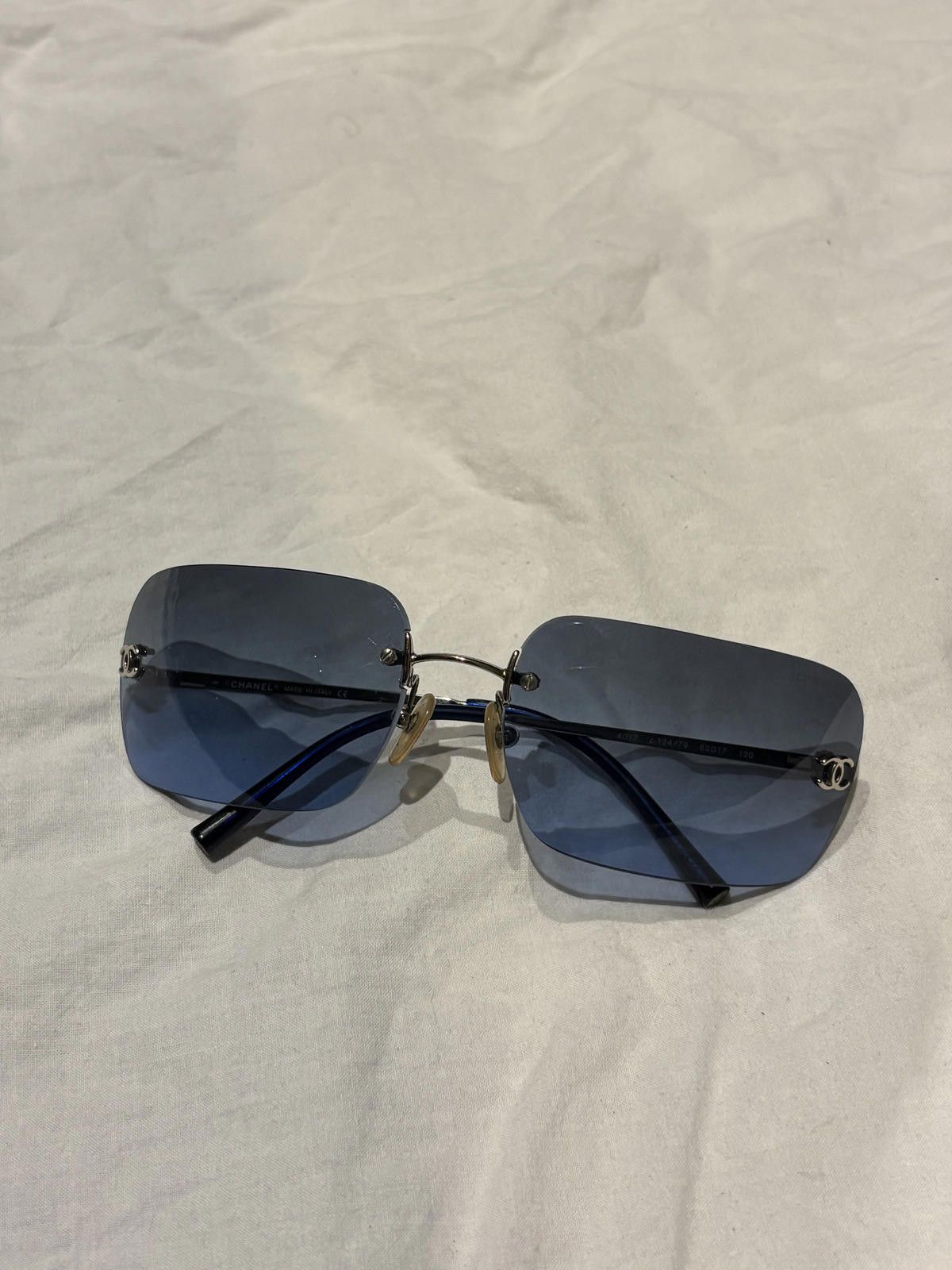 Chanel Chanel - Rimless Blue Gradient Sunglasses with Case Size ONE SIZE - 4 Thumbnail