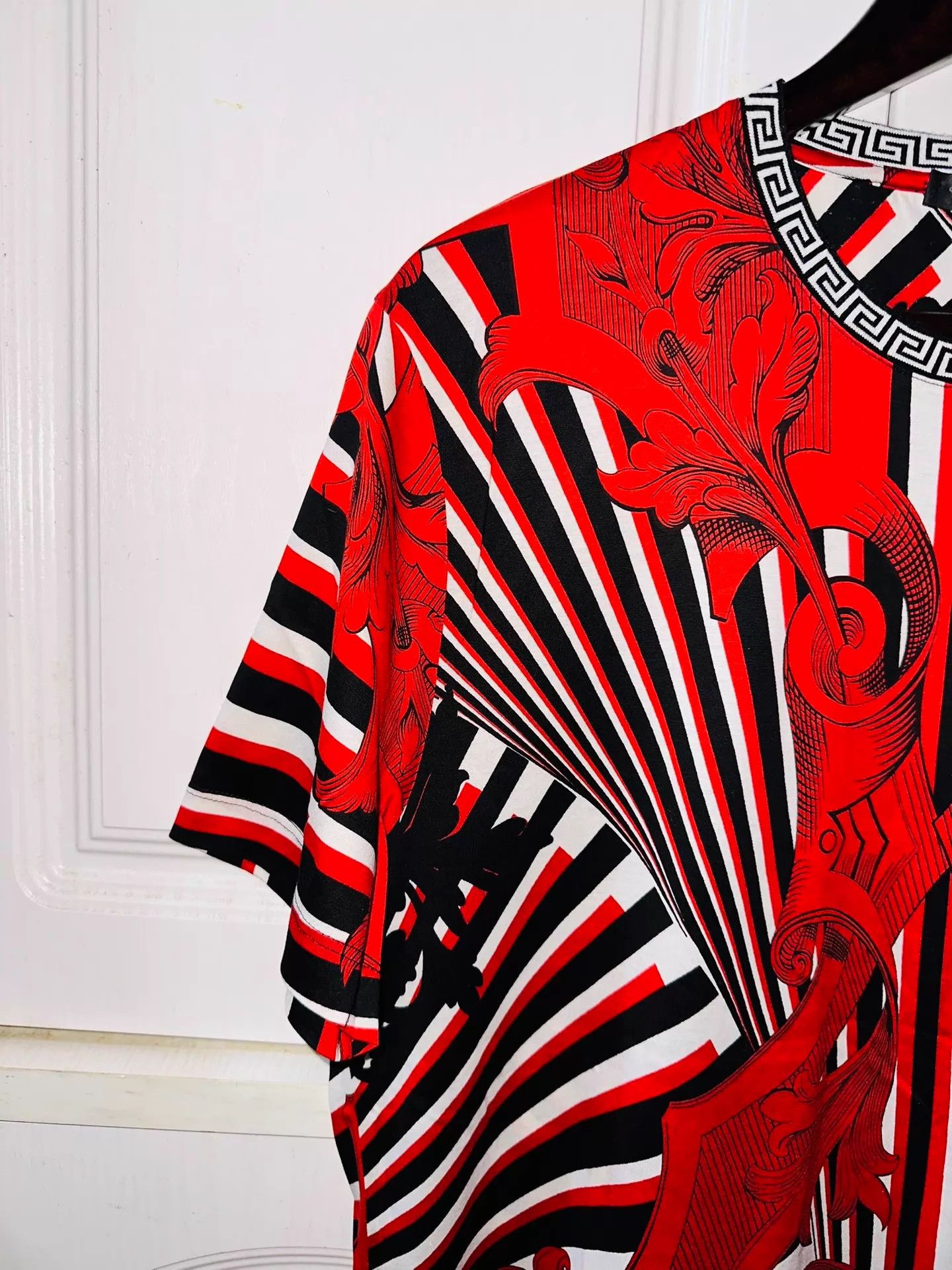 Versace Versace Main Red Black Gold Baroque Graffiti Runway Tee 2XL Size US XXL / EU 58 / 5 - 4 Thumbnail