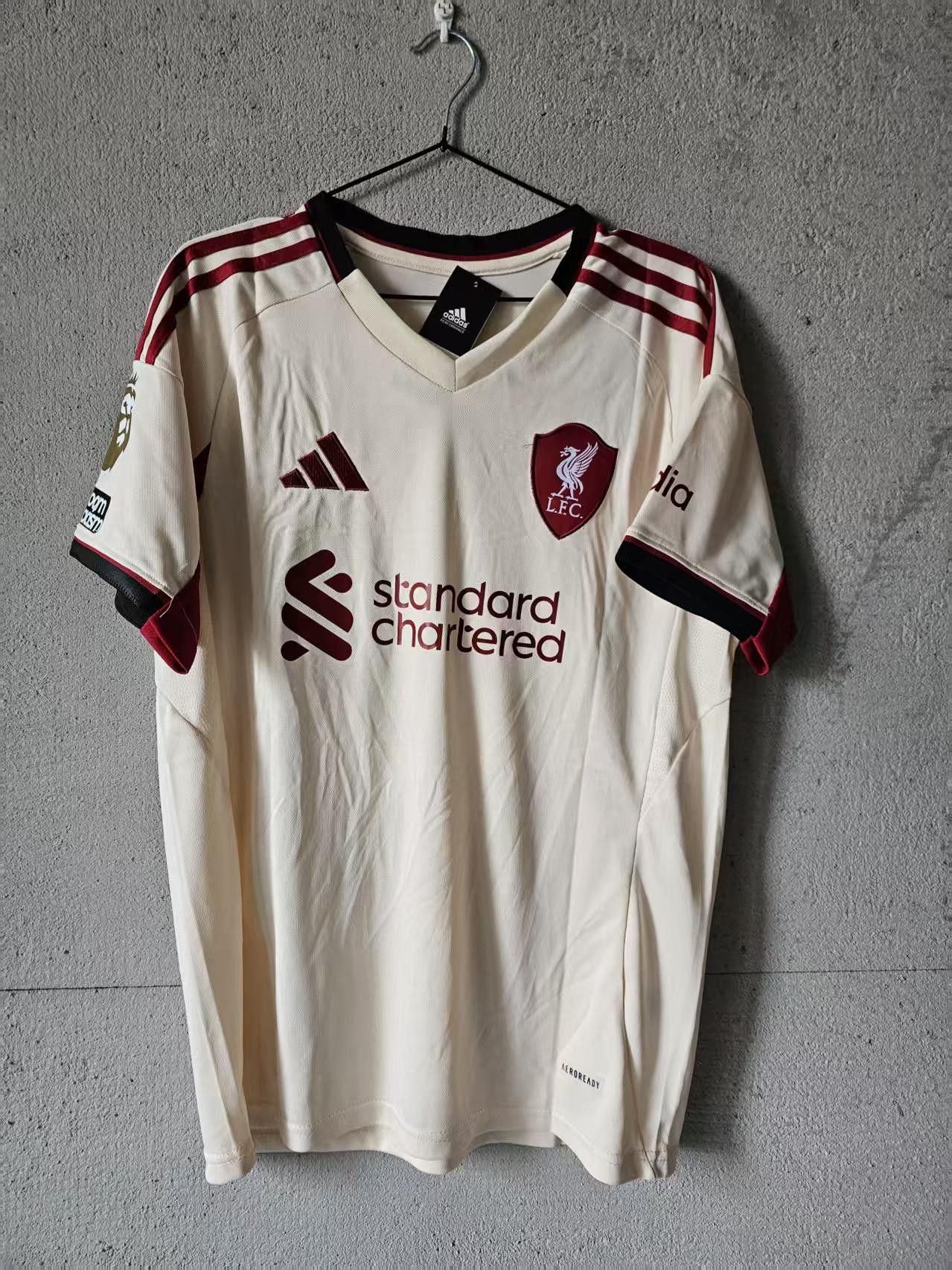 Other 2025 26 Liverpool #9 Alexander Isak Jersey Away Size US S / EU 44-46 / 1 - 2 Thumbnail