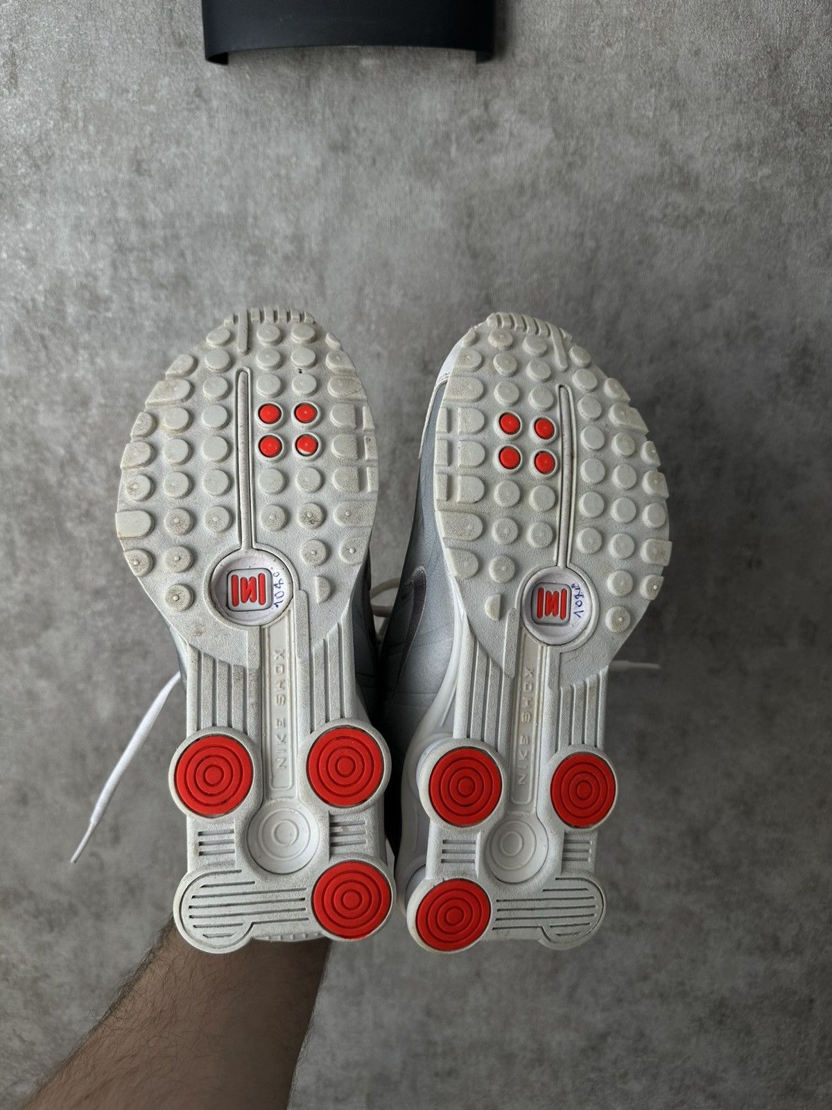 Japanese Brand Nike shox R4 metallic white Size US 5.5 / EU 38 - 7 Thumbnail