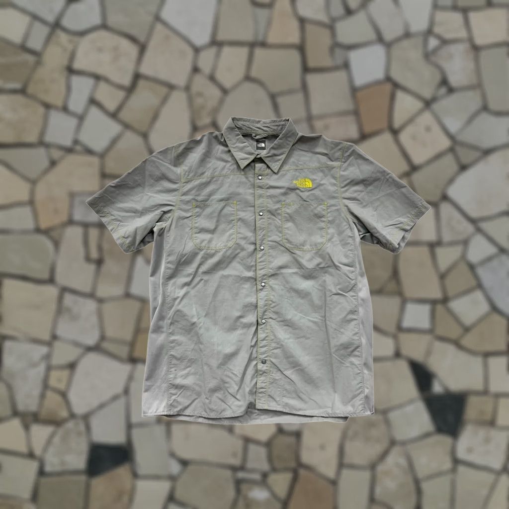 The North Face The North Face Shirt Mens XL Light Gray Short Sleeve Button-Up Nylon Polyester Gray 6612 Mens XL Size US XL / EU 56 / 4 - 1 Thumbnail