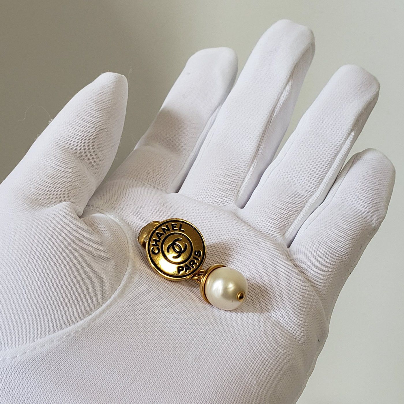 Chanel Chanel Paris CC Faux Pearl Dangle Clip On Size ONE SIZE - 13 Thumbnail